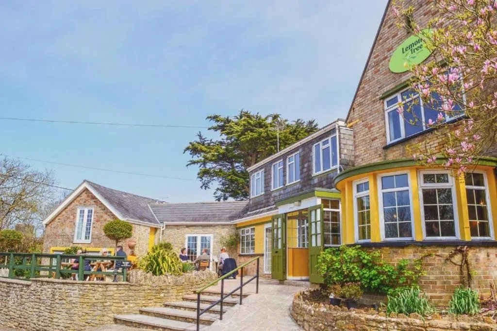 Property building in Lemon Tree Rooms - Newly Refurbished Coastal Stay