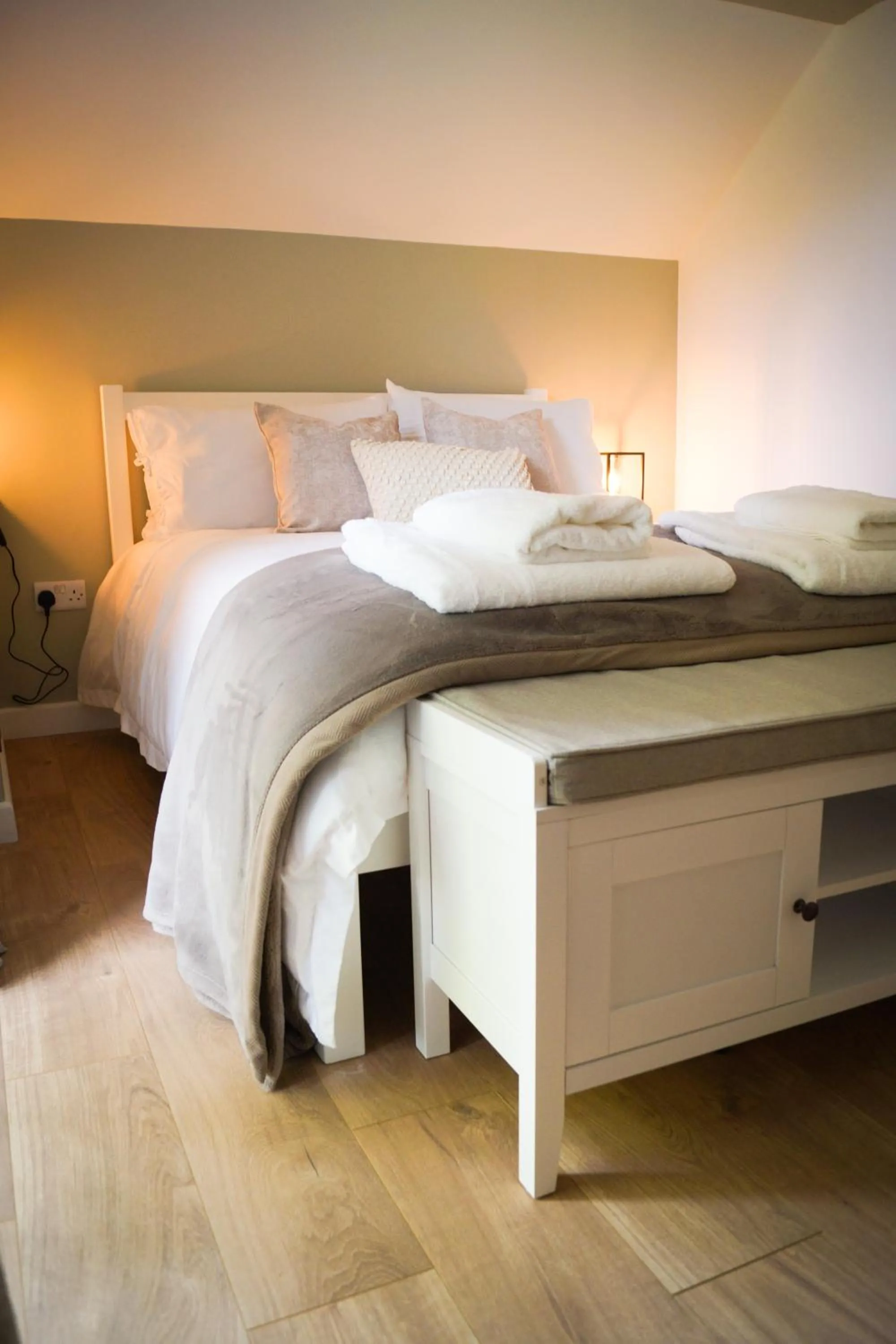 Bedroom, Bed in Lemon Tree Rooms - Newly Refurbished Coastal Stay