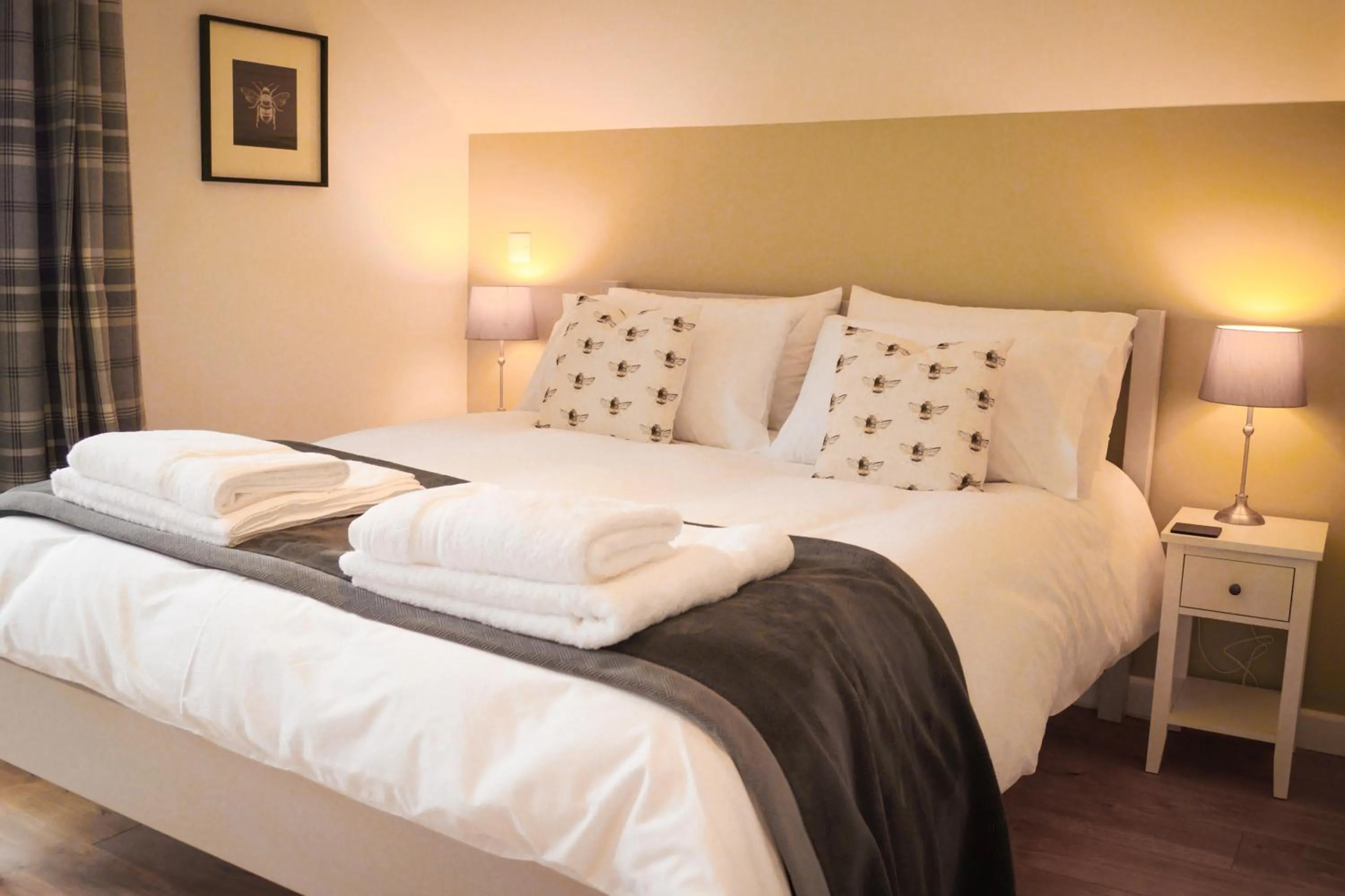 Bedroom, Bed in Lemon Tree Rooms - Newly Refurbished Coastal Stay