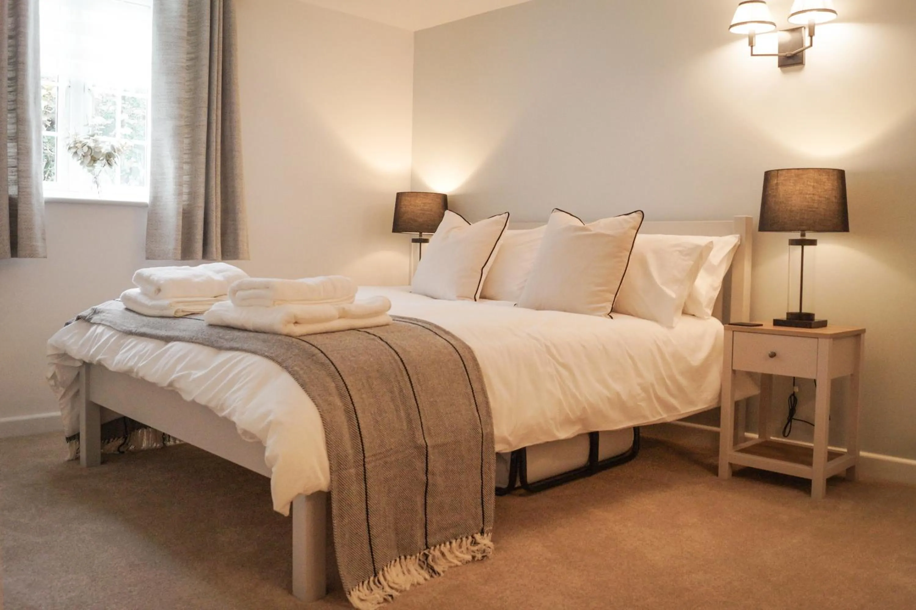 Bedroom, Bed in Lemon Tree Rooms - Newly Refurbished Coastal Stay