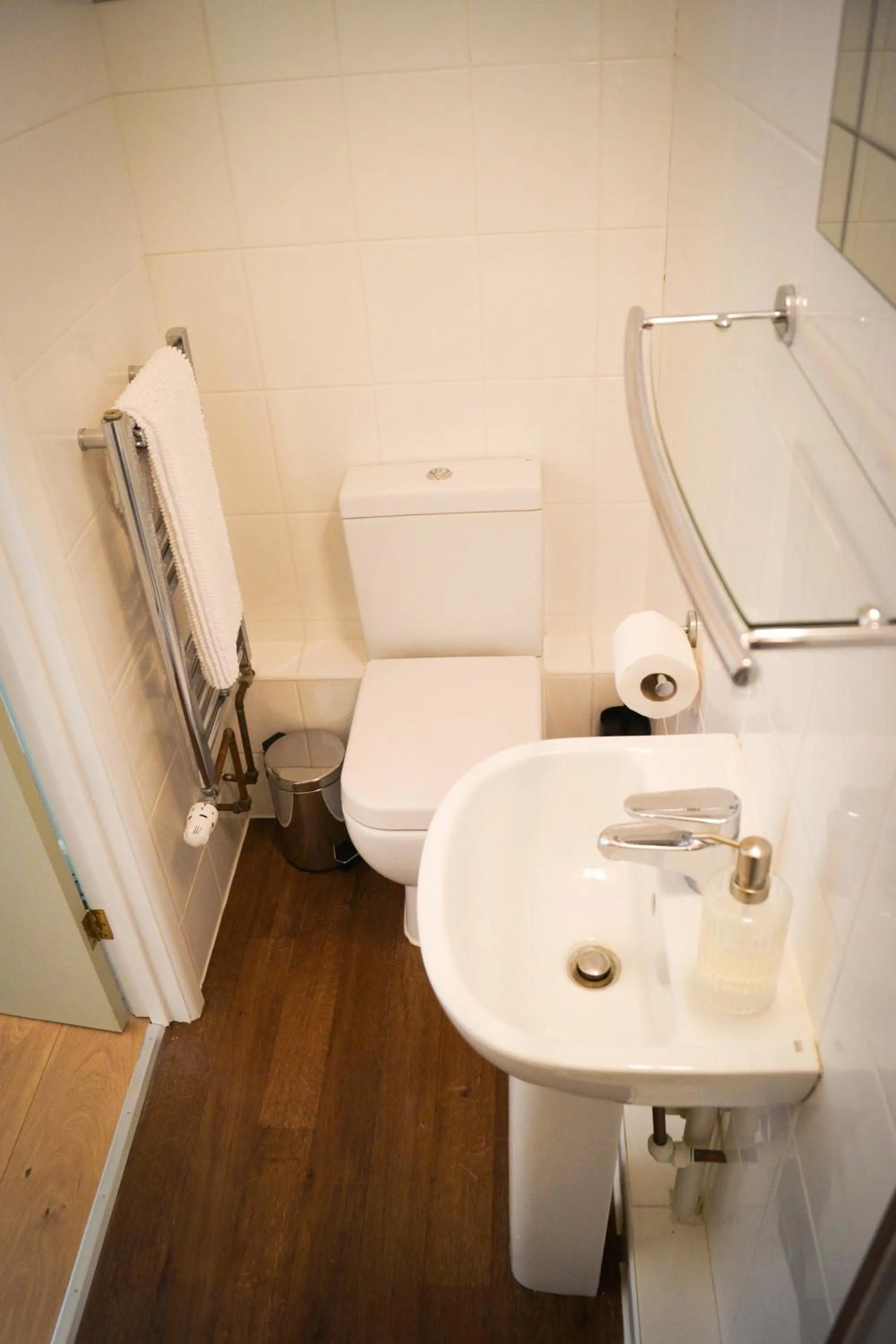 Toilet in Lemon Tree Rooms - Newly Refurbished Coastal Stay