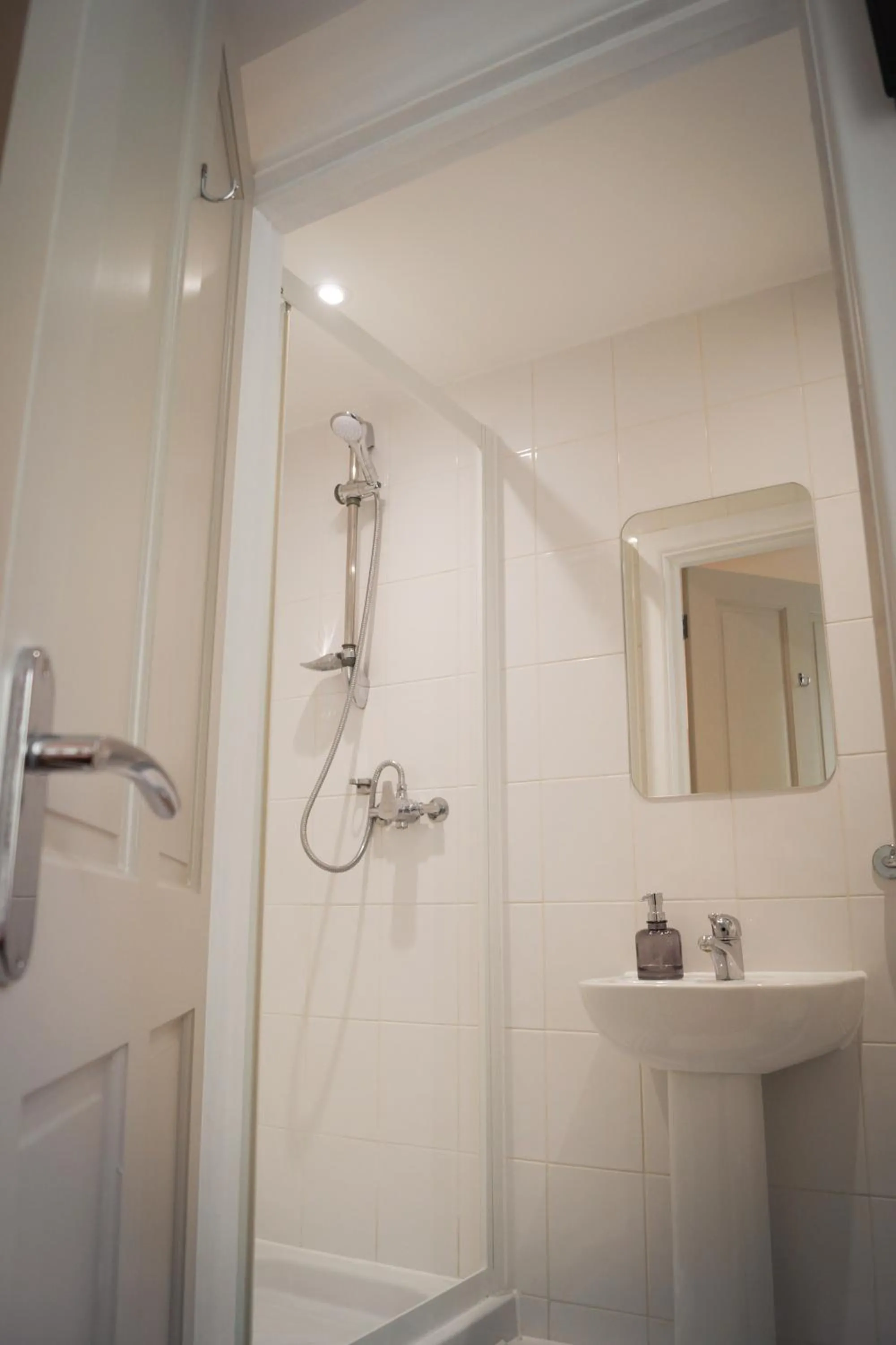 Shower in Lemon Tree Rooms - Newly Refurbished Coastal Stay