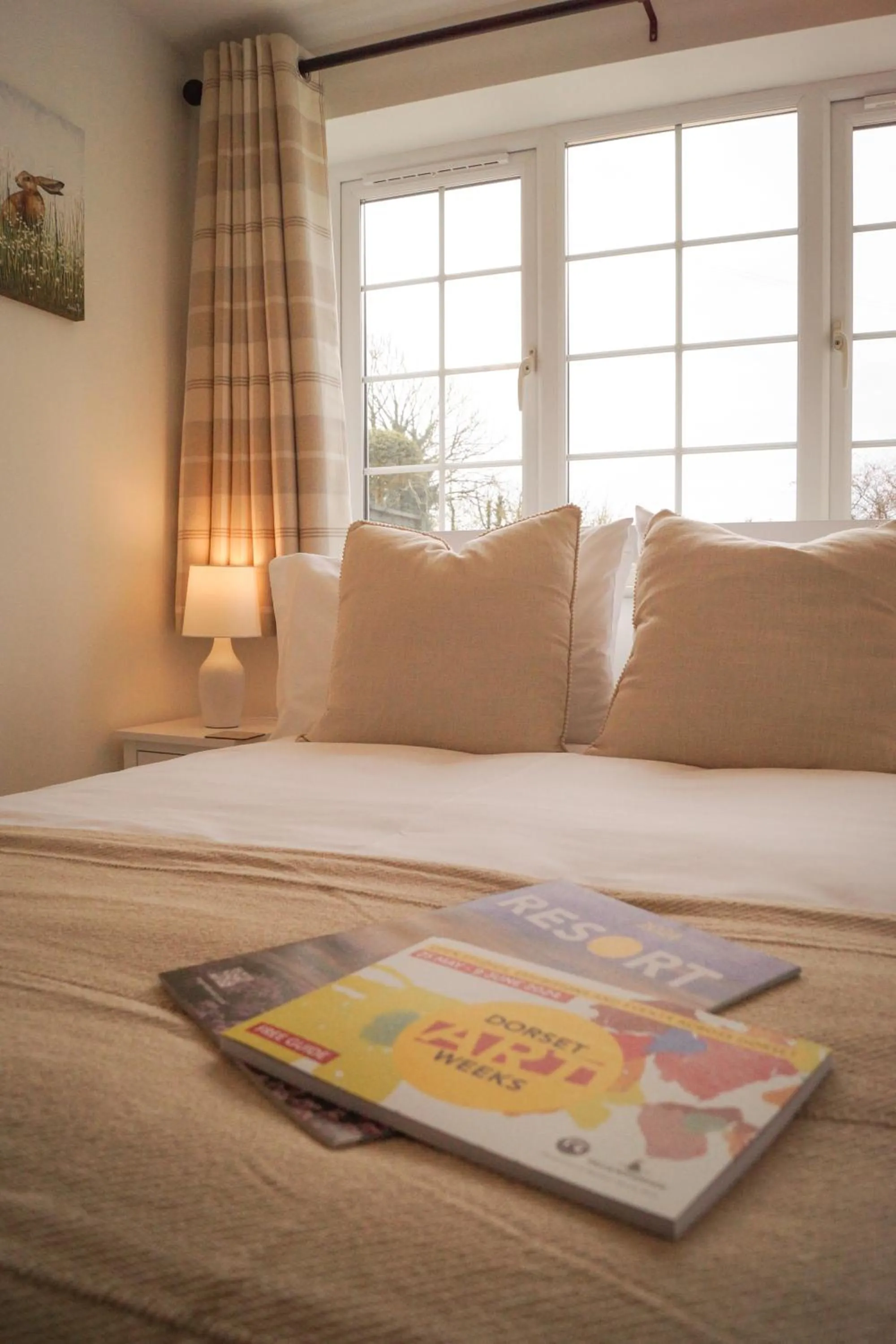 Bed in Lemon Tree Rooms - Newly Refurbished Coastal Stay