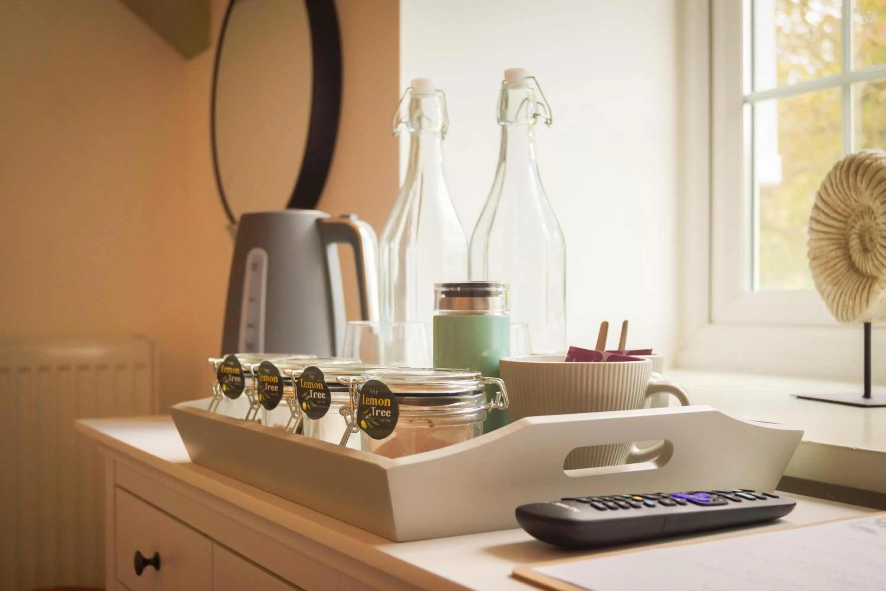 Kitchen or kitchenette in Lemon Tree Rooms - Newly Refurbished Coastal Stay