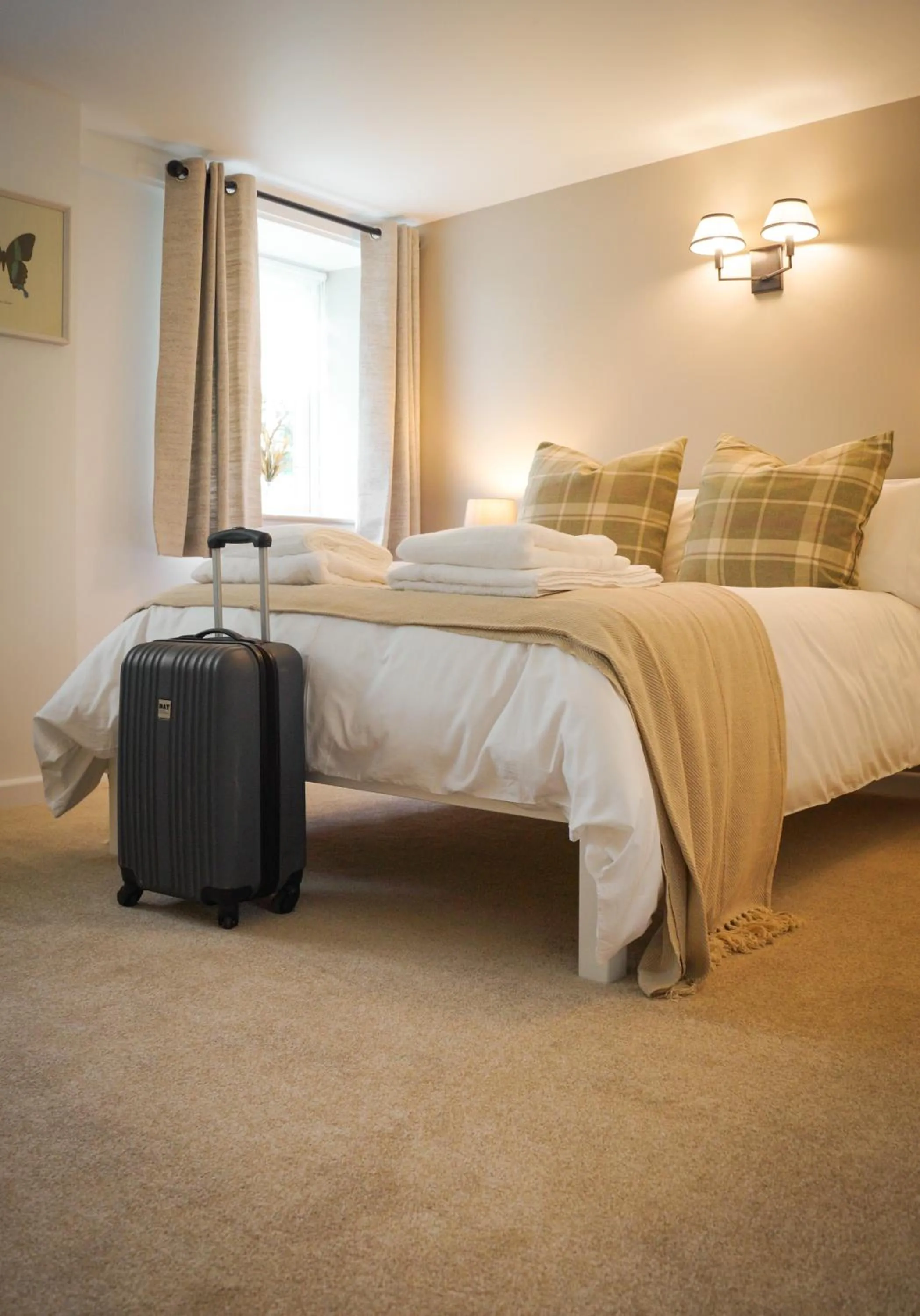 Bed in Lemon Tree Rooms - Newly Refurbished Coastal Stay