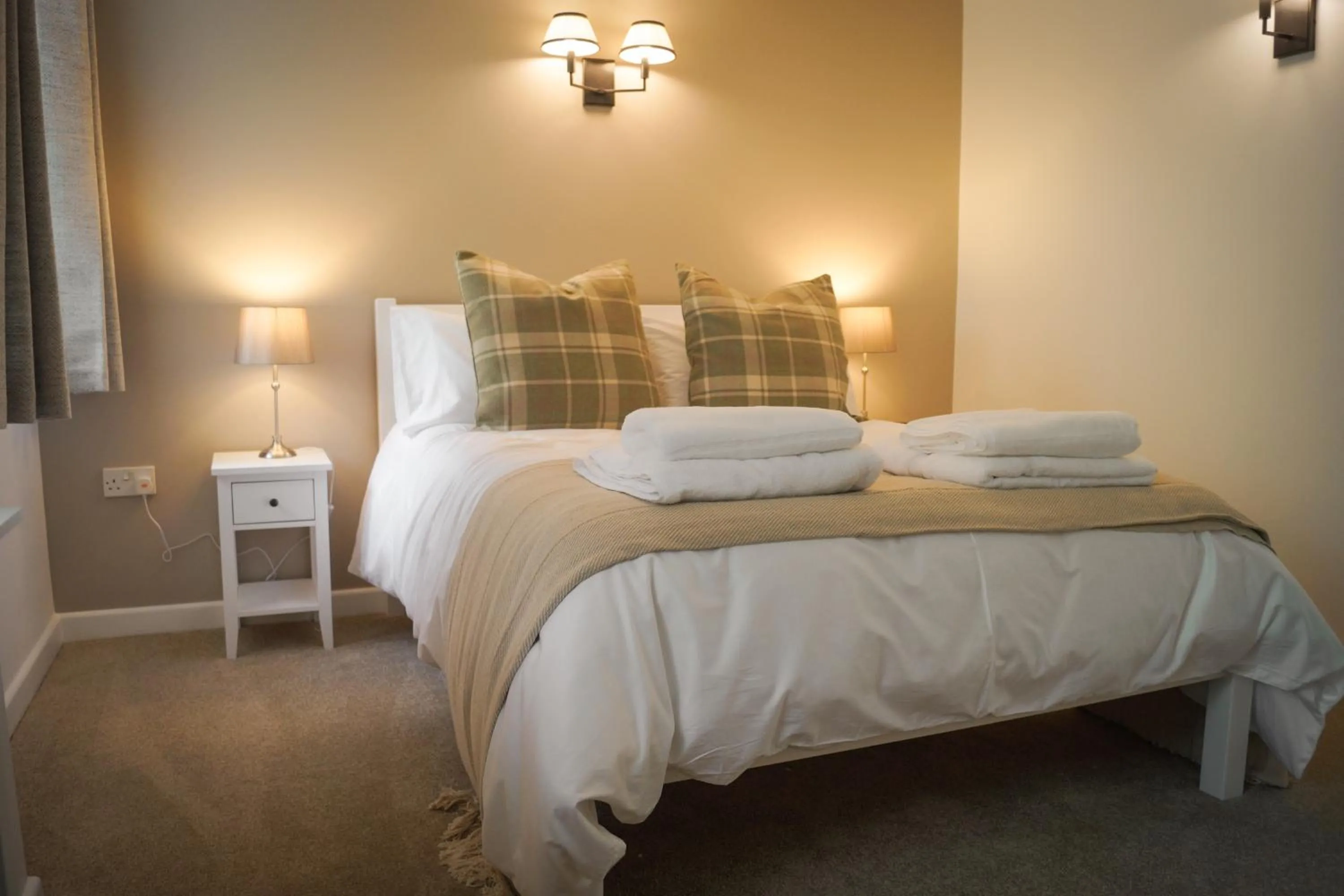 Bedroom, Bed in Lemon Tree Rooms - Newly Refurbished Coastal Stay