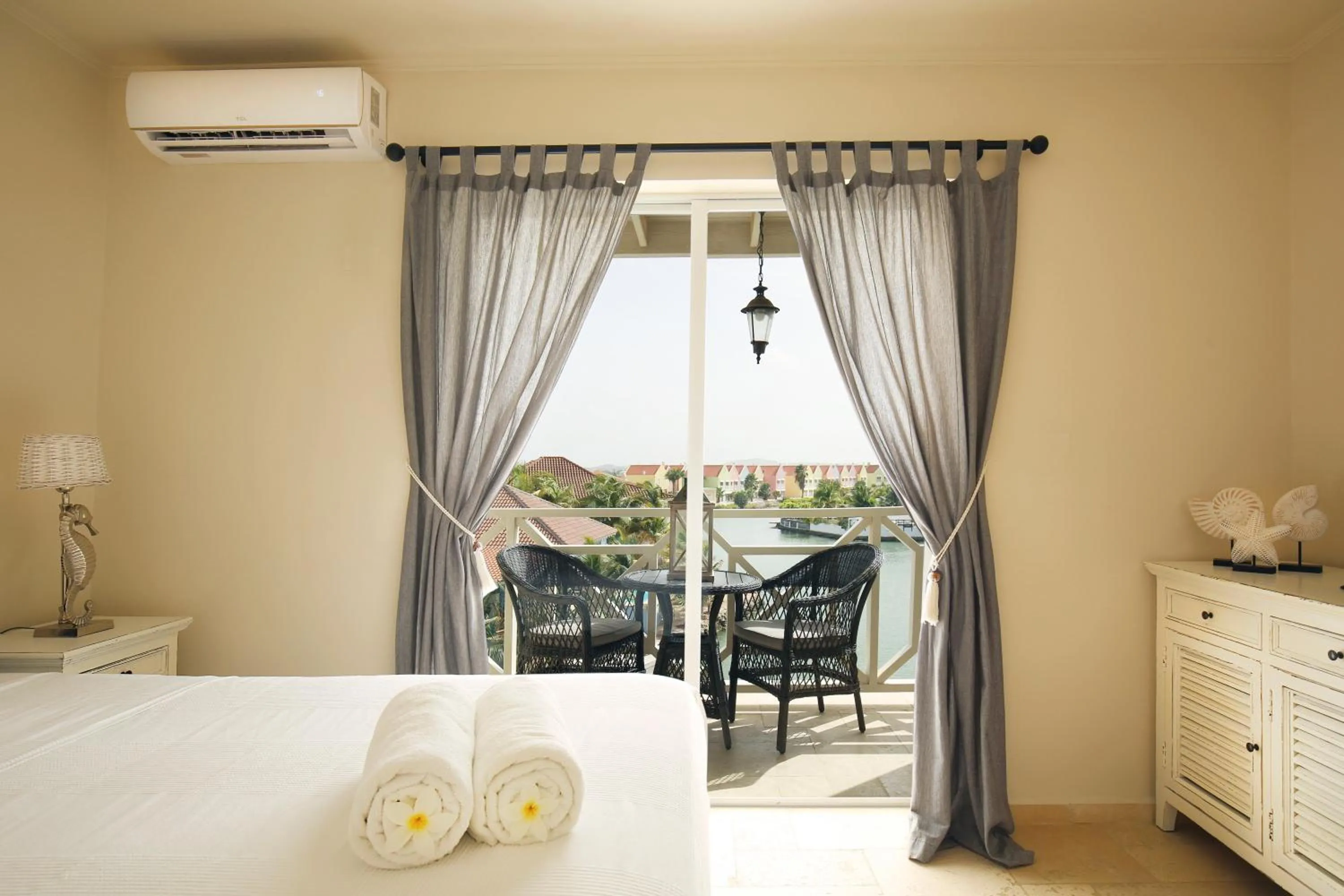 Bed in Ocean Breeze Boutique Hotel & Marina