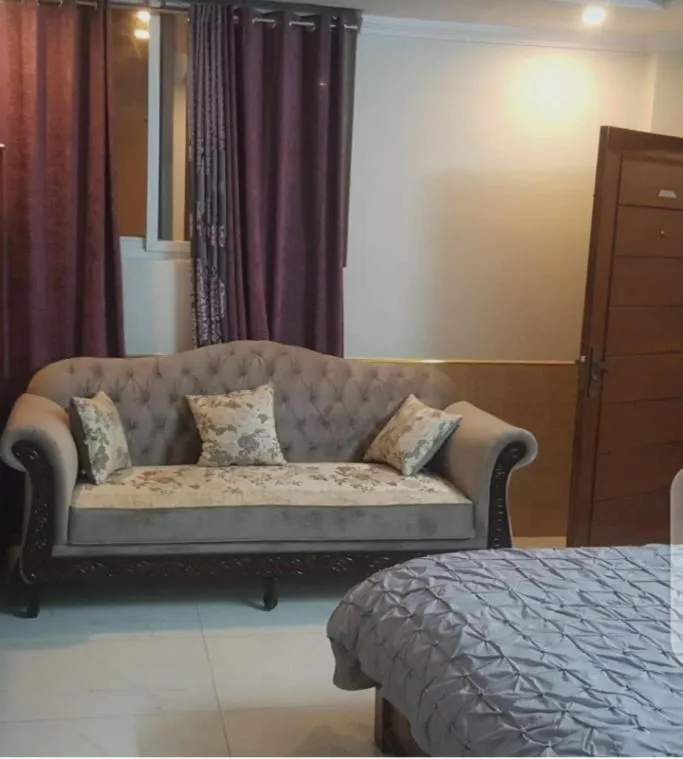 The Mall Street Hotel