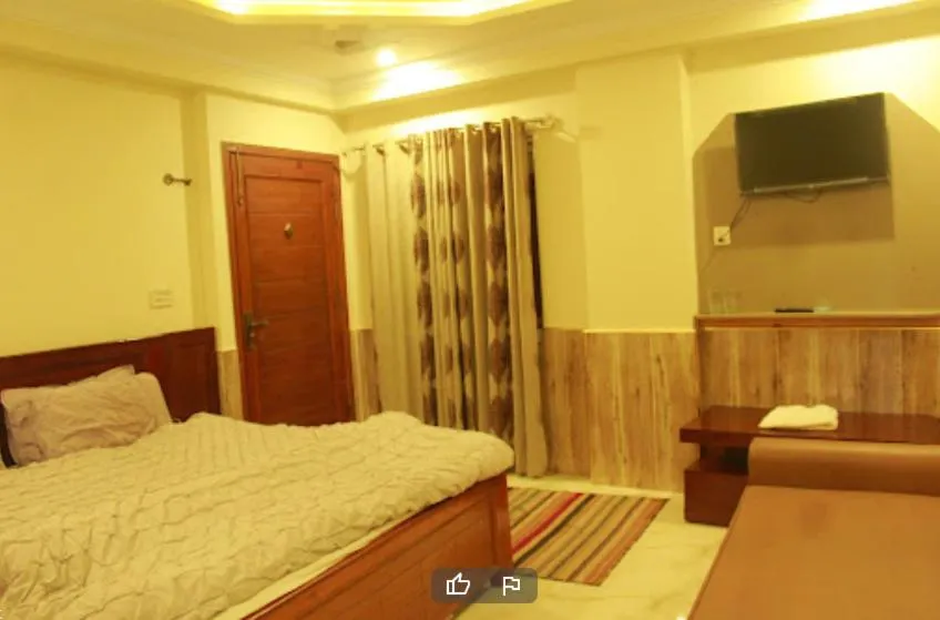 The Mall Street Hotel