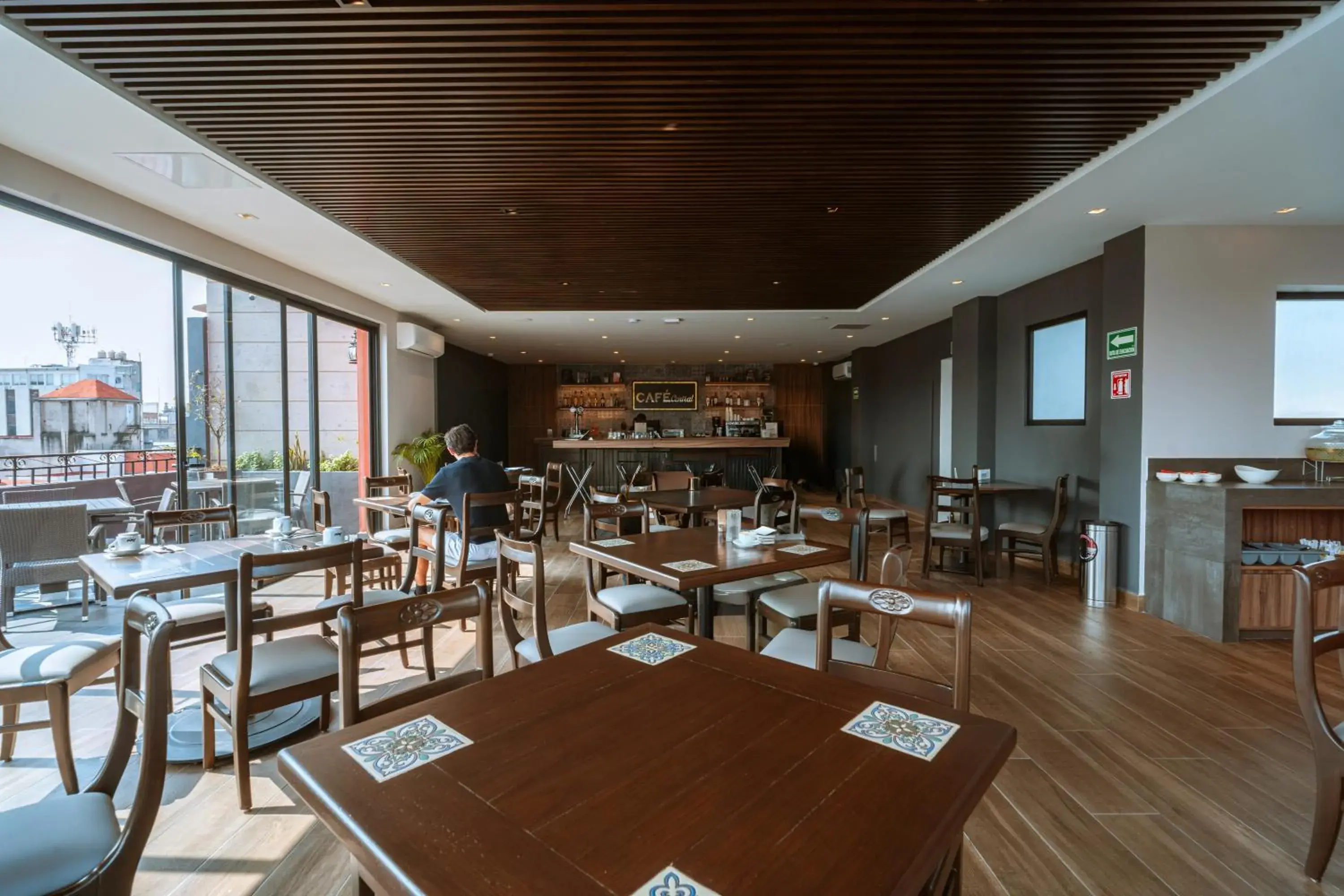 Restaurant/places to eat in Canada Central & Rooftop Restaurant/places to eat in Canada Central & Rooftop