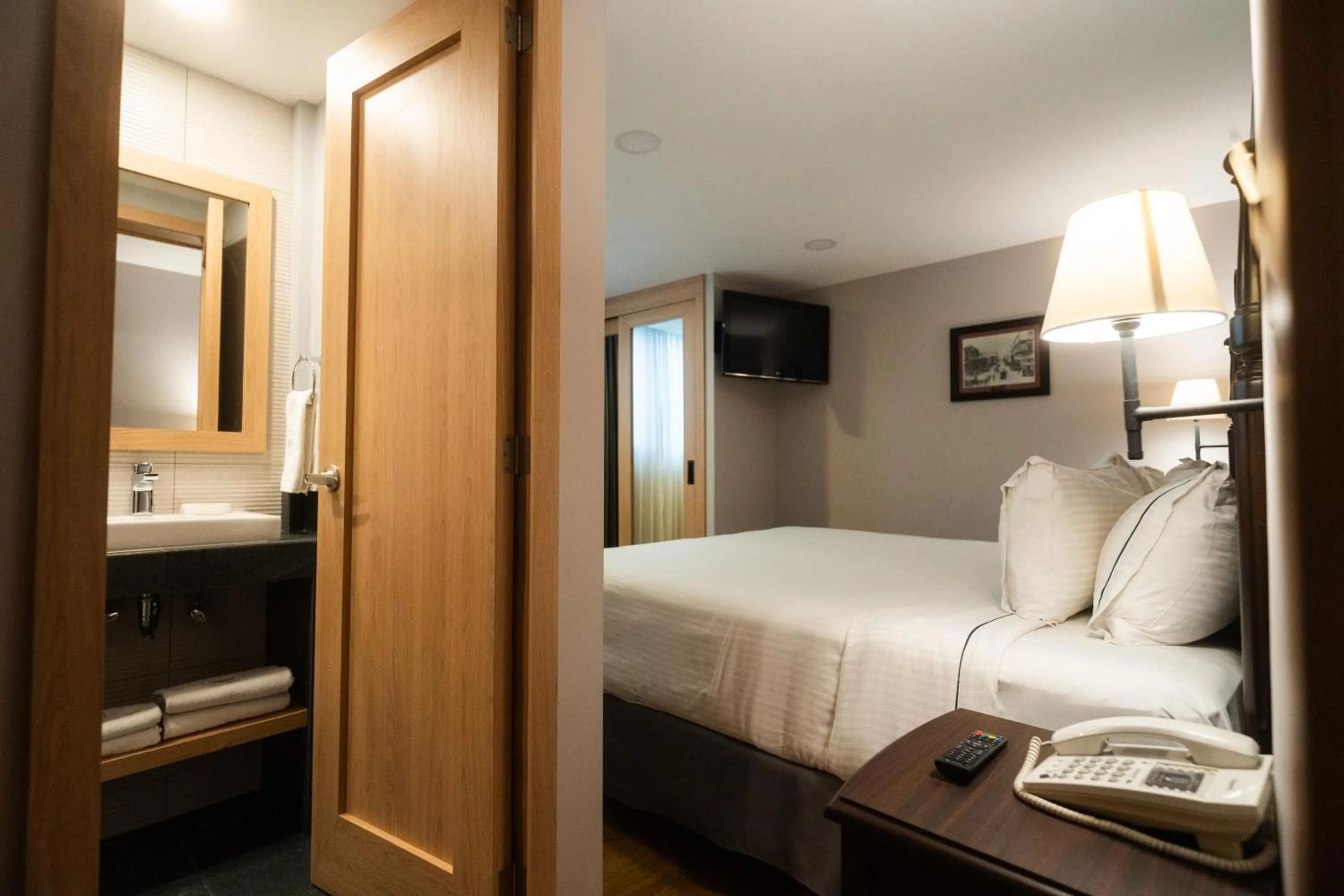 TV and multimedia, Bed in Canada Central & Rooftop