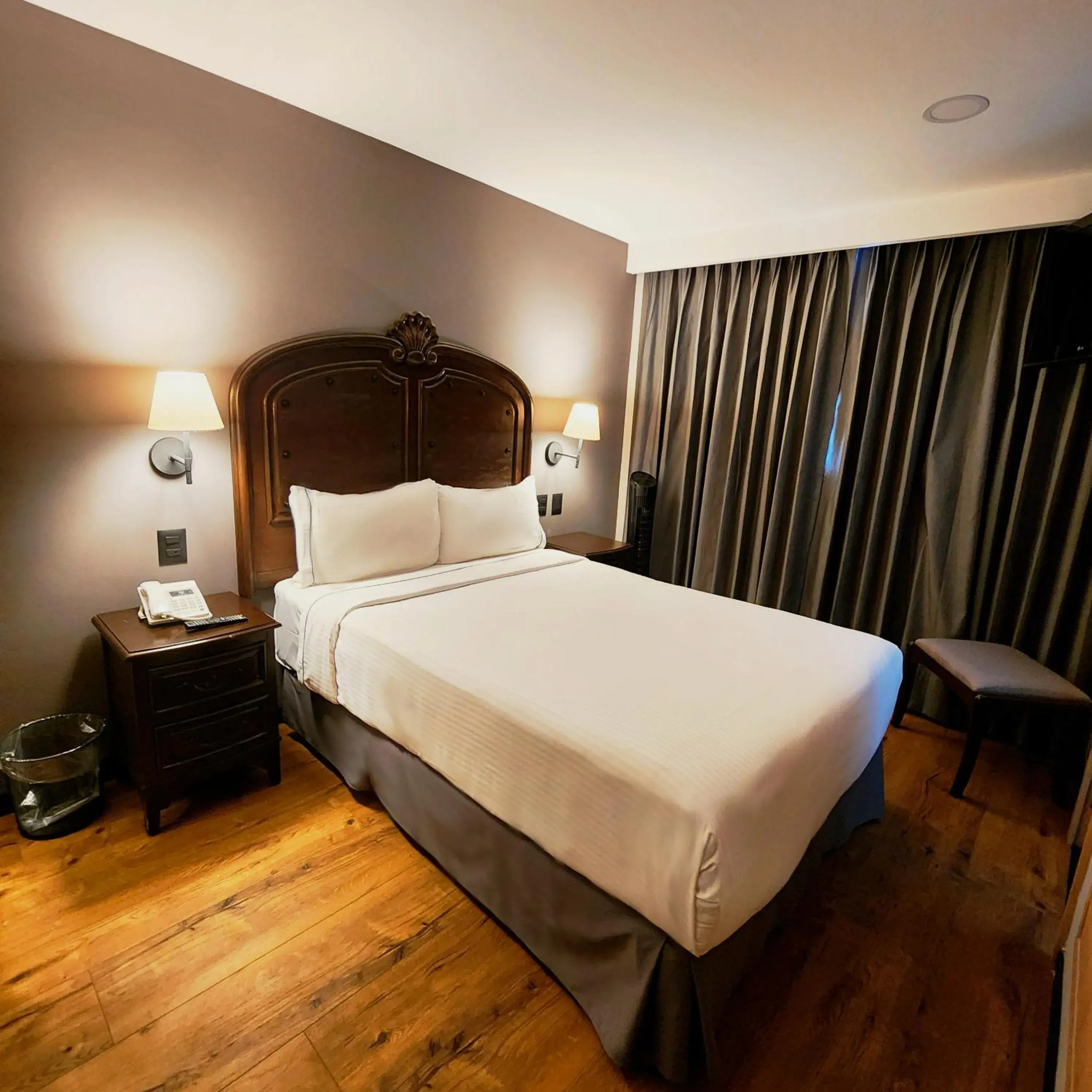 Photo of the whole room, Bed in Canada Central & Rooftop Photo of the whole room, Bed in Canada Central & Rooftop