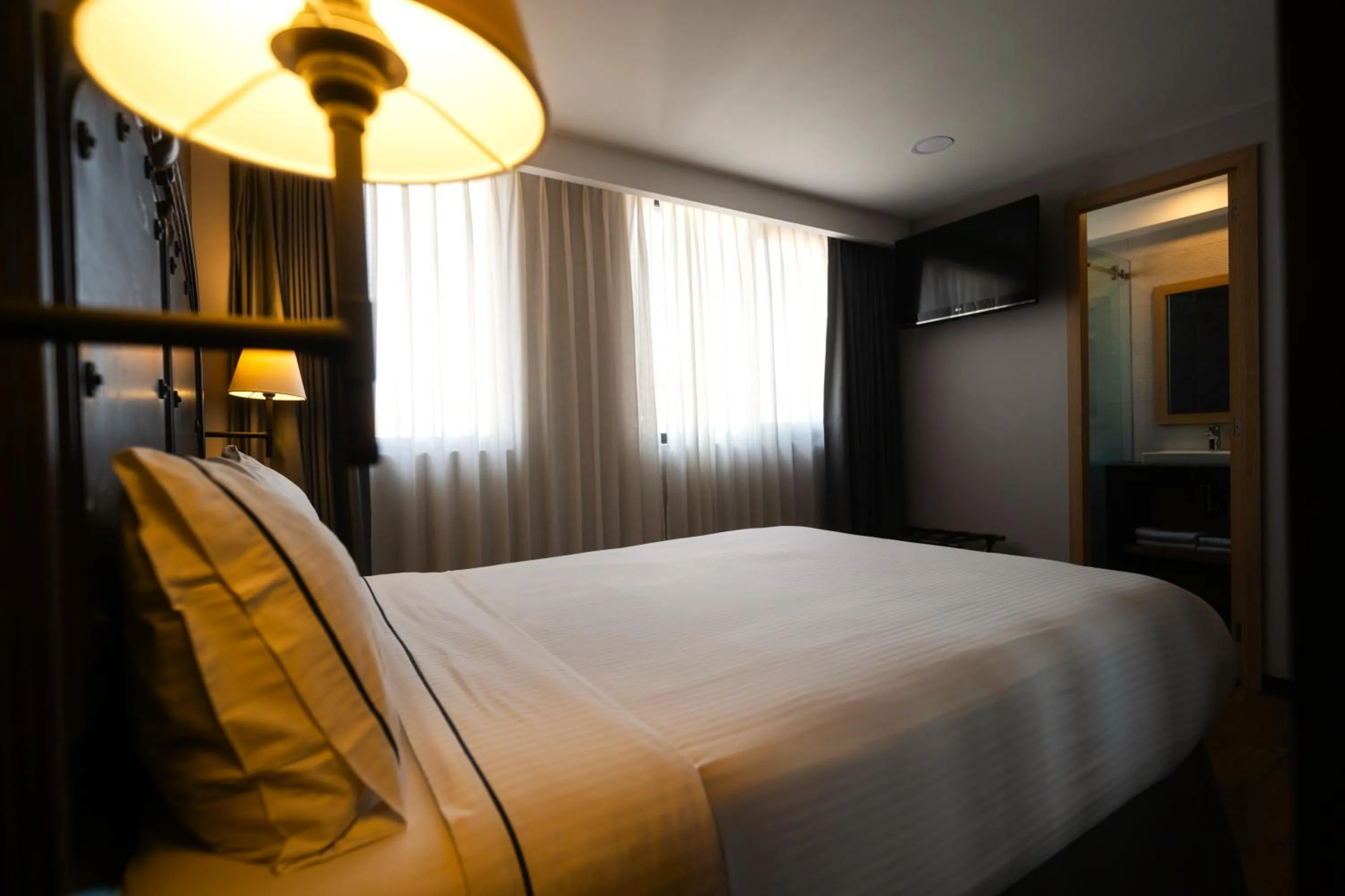 Bed in Canada Central & Rooftop