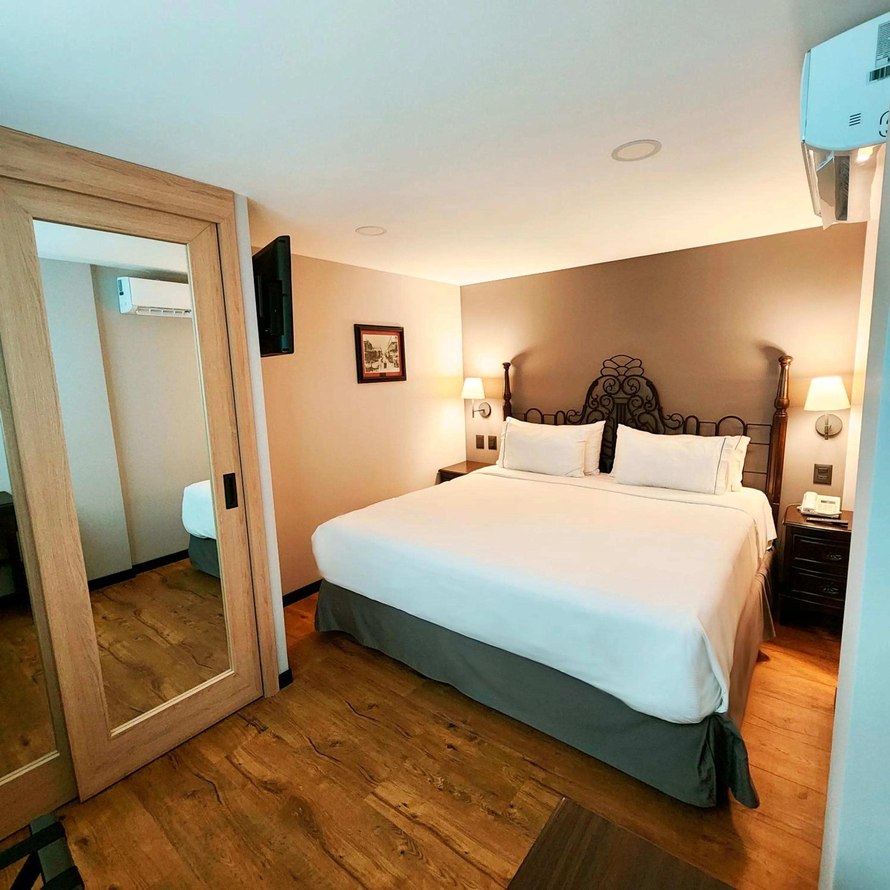 Bed in Canada Central & Rooftop