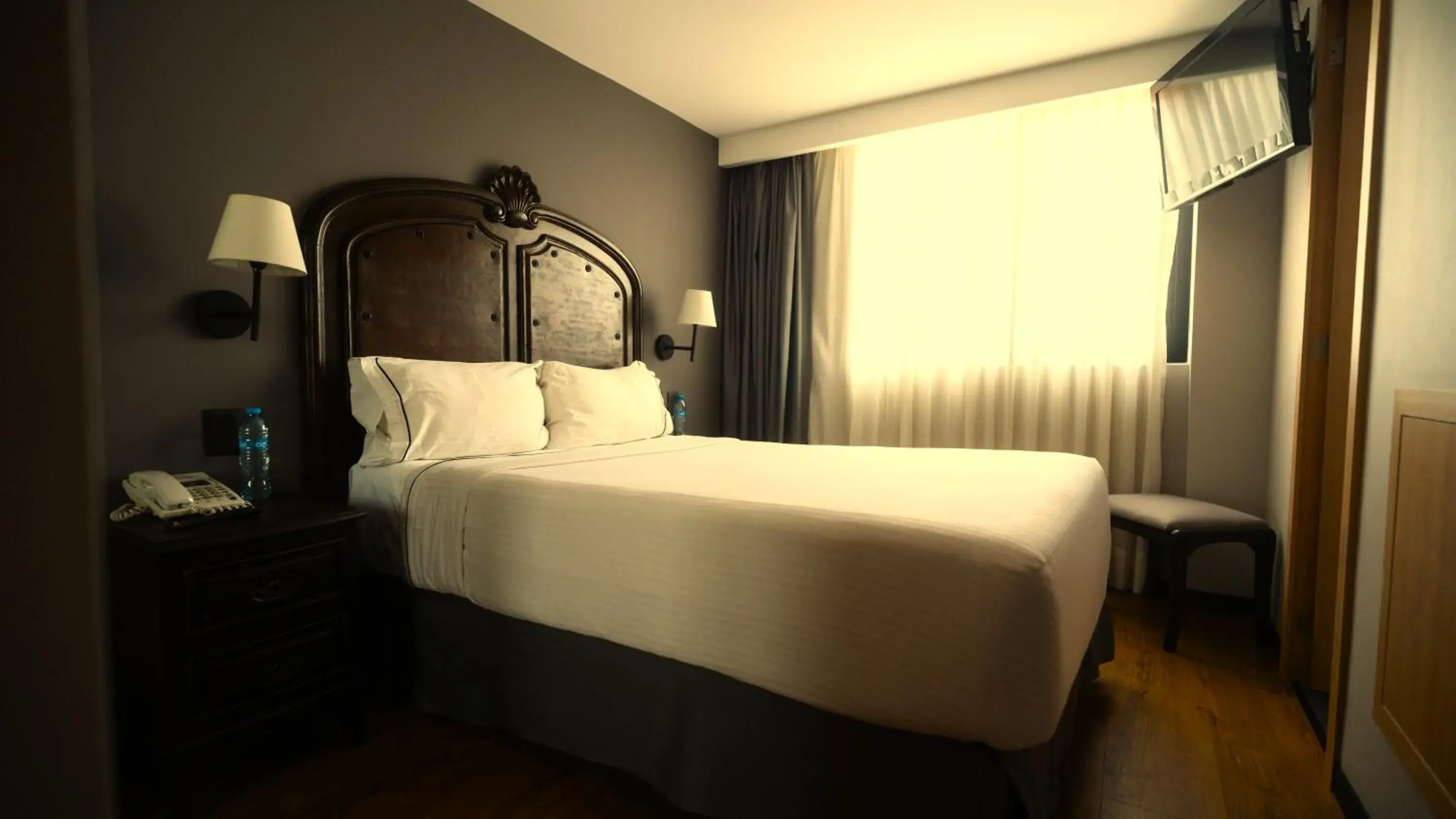 Photo of the whole room, Bed in Canada Central & Rooftop Photo of the whole room, Bed in Canada Central & Rooftop