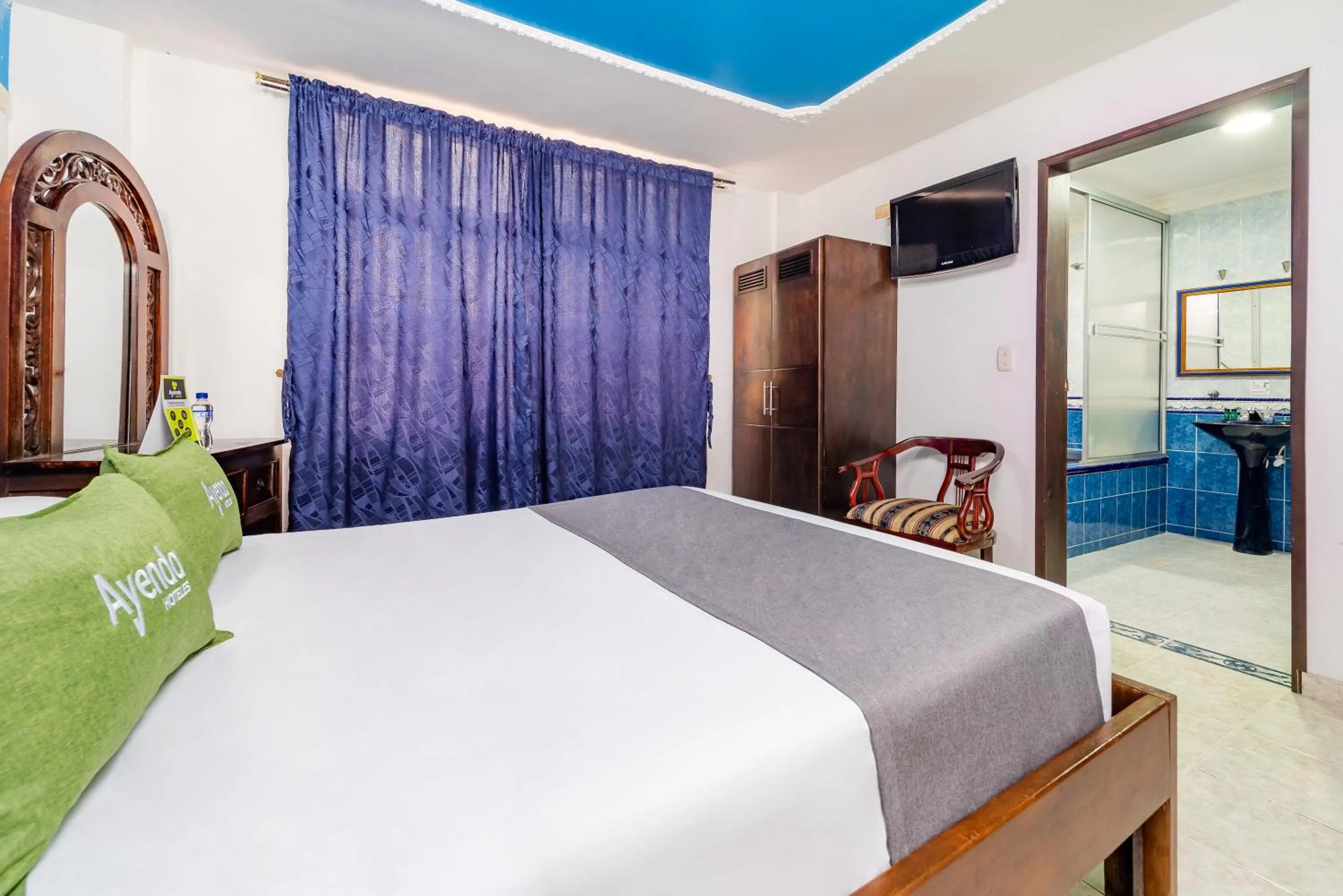 wardrobe, Bed in Eclipse Villavicencio