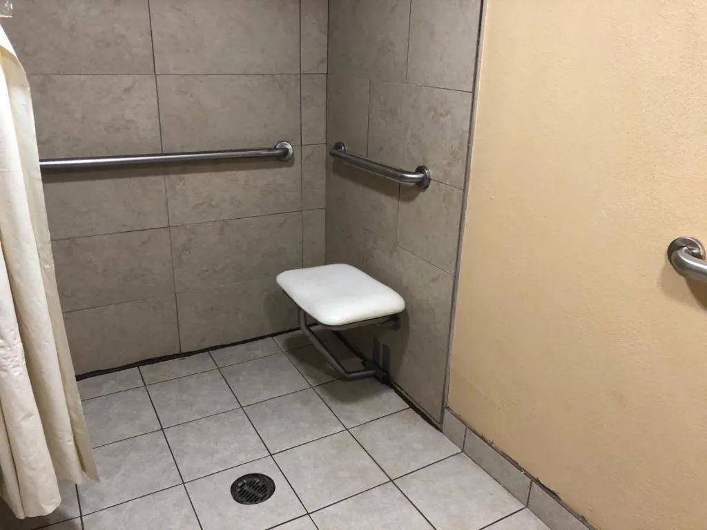 Bathroom in Stockbridge Inn