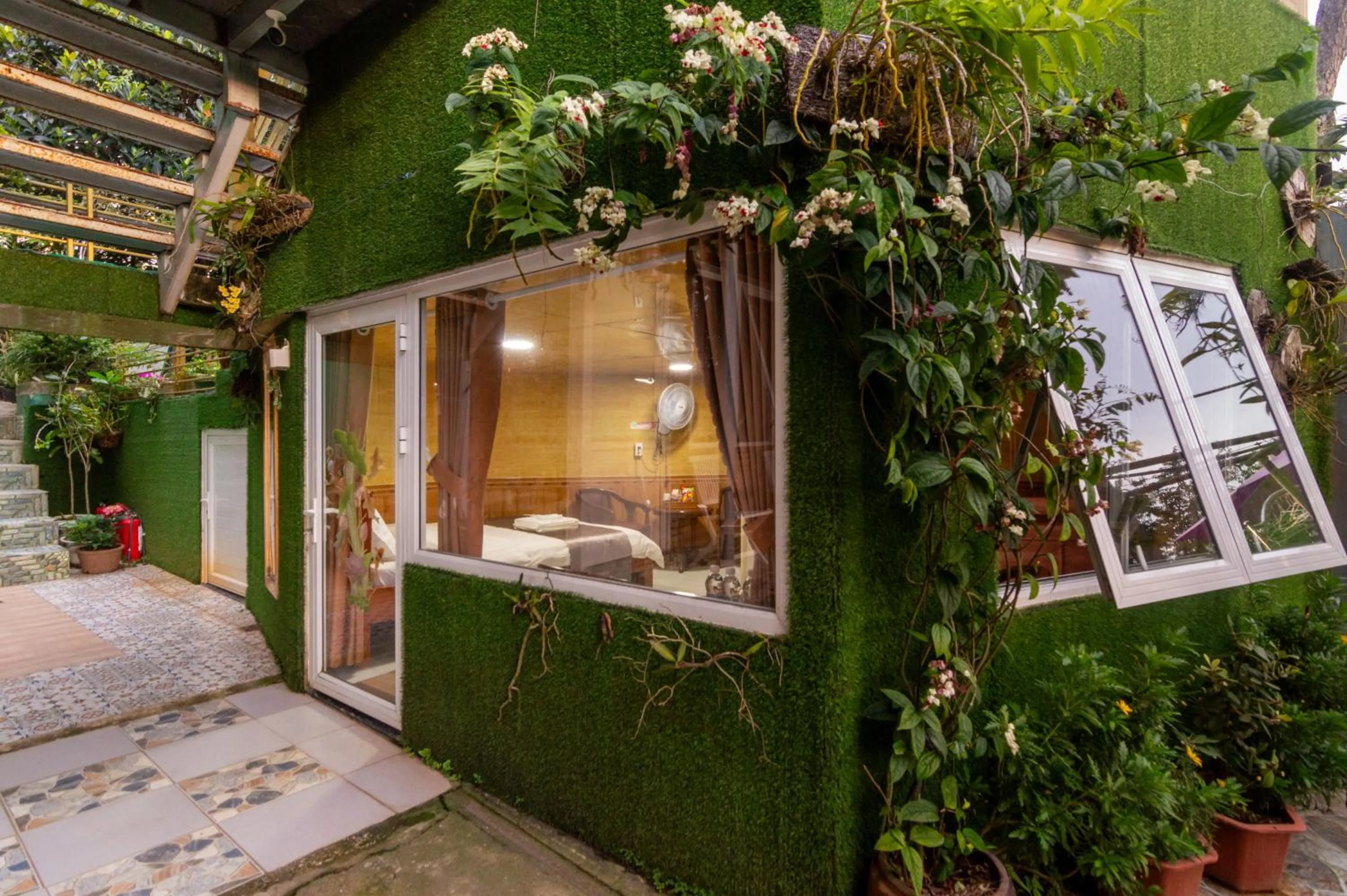 Property building in Robins Guesthouse