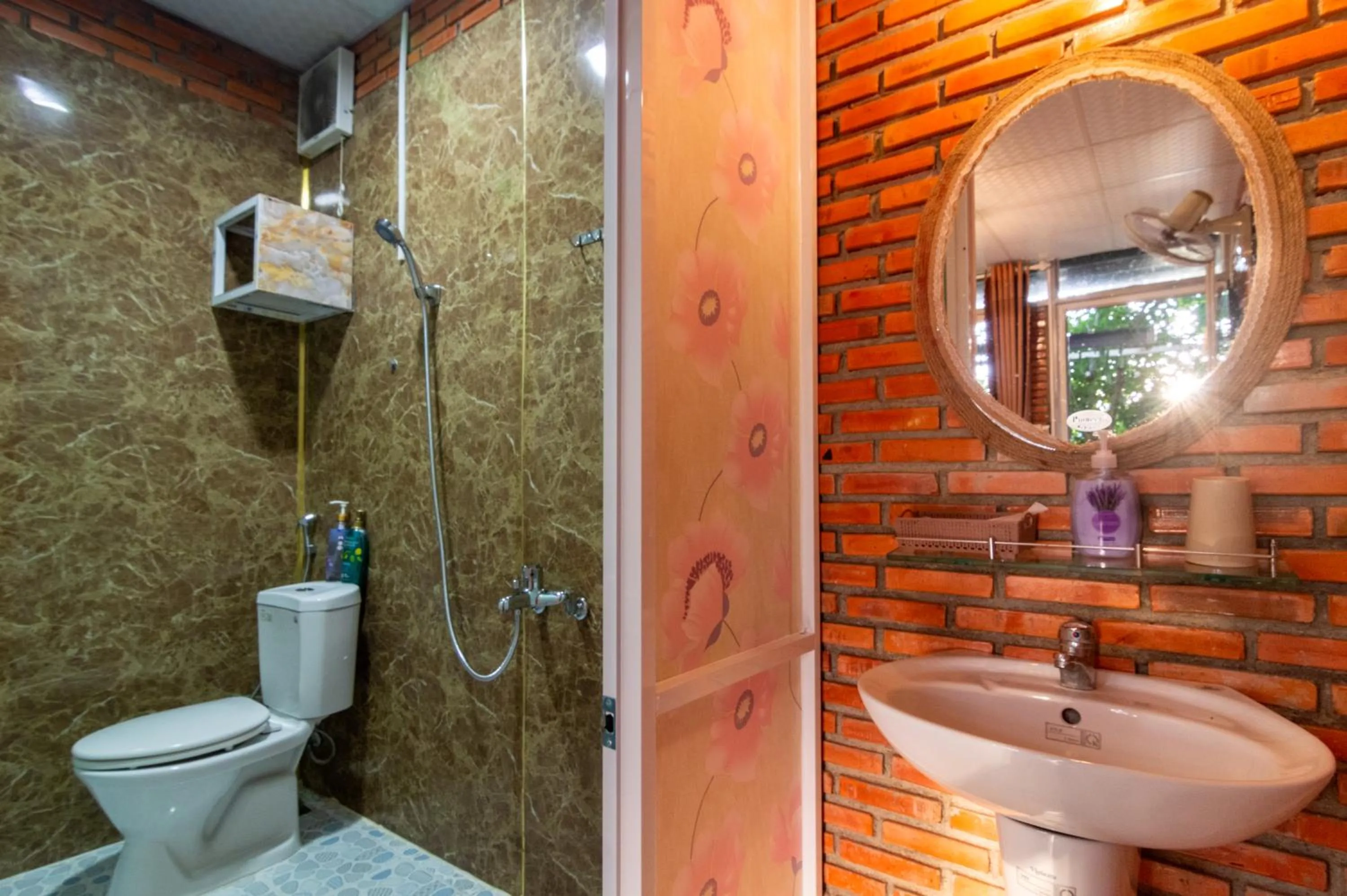 Bathroom in Robins Guesthouse