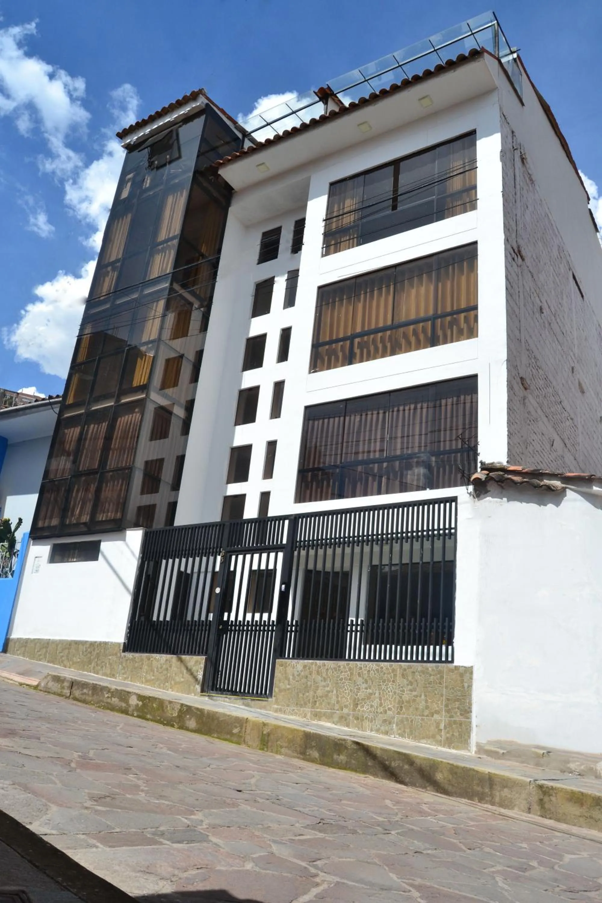 Property building in Apu Wasi