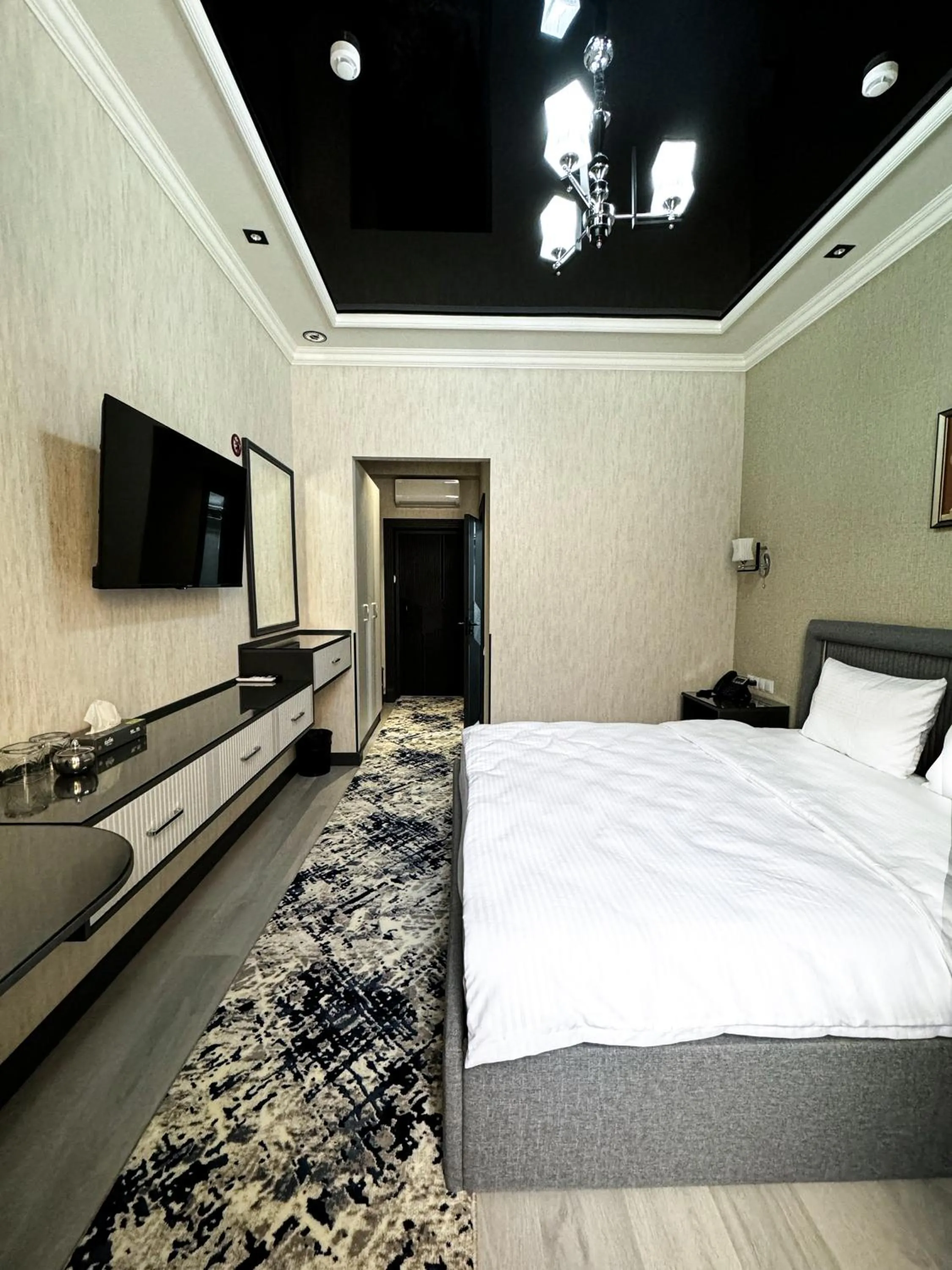 Photo of the whole room, Bed in De Villa Hotel