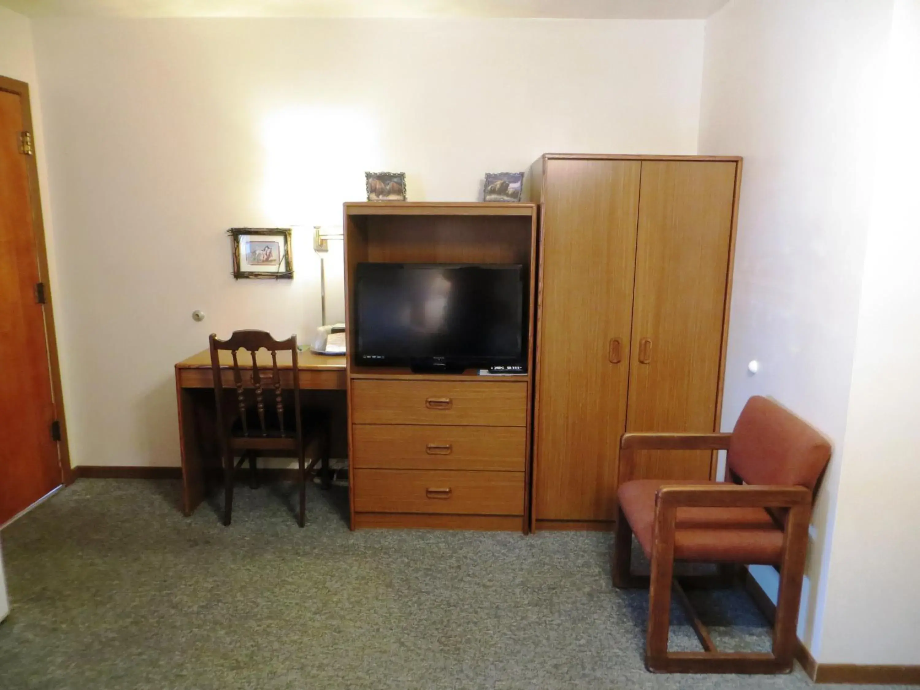 Deluxe Family Room in Chief Motel Deluxe Family Room in Chief Motel