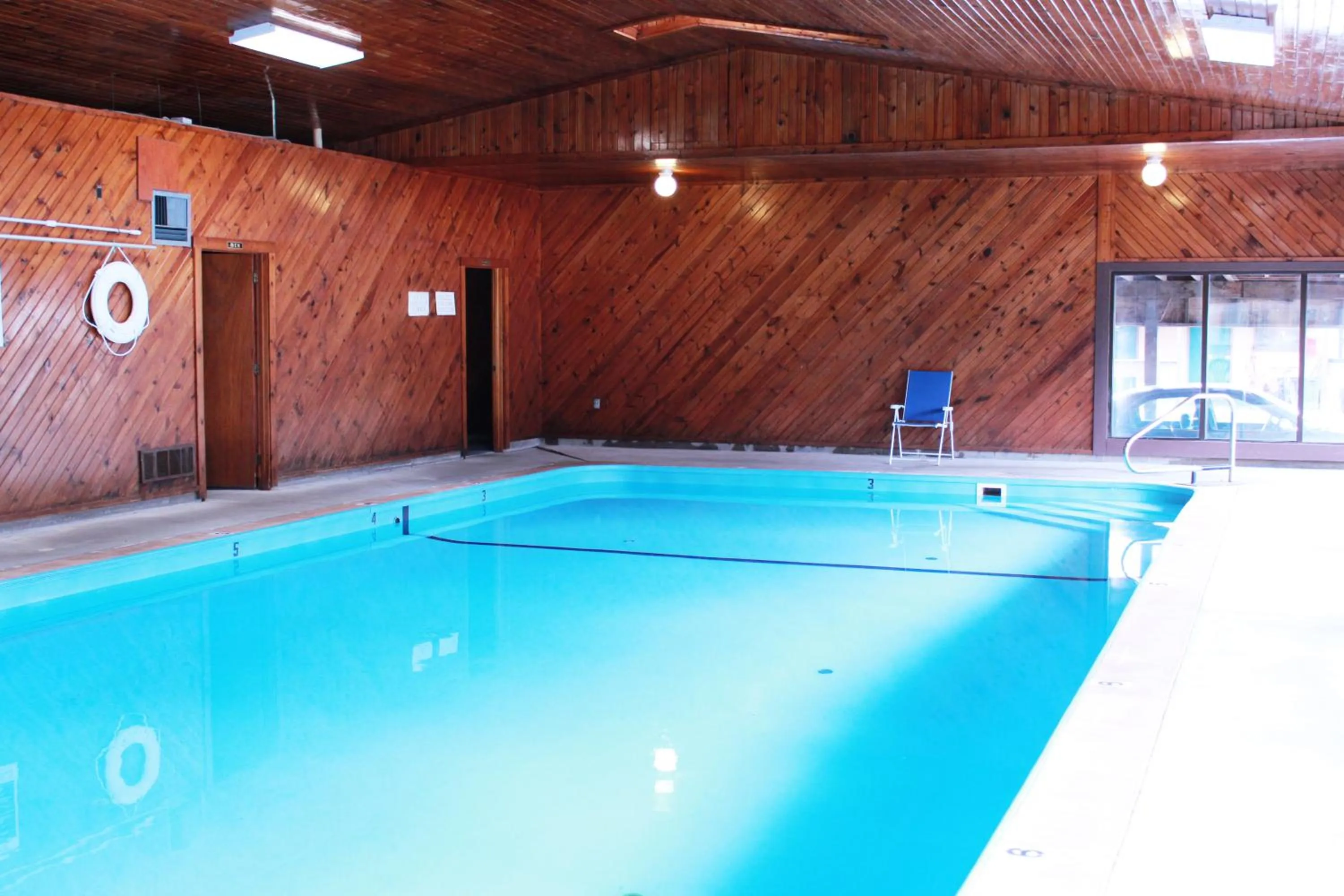 Swimming pool in Chief Motel
