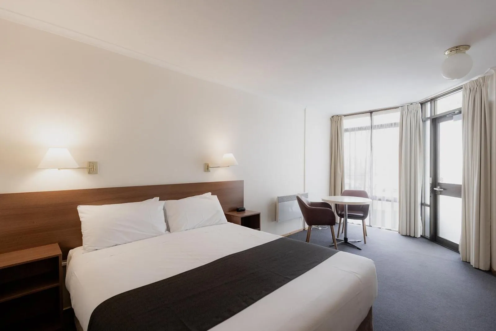 Bed in Argyle Motor Lodge