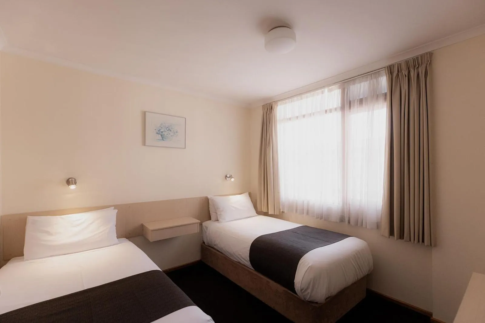 Bed in Argyle Motor Lodge