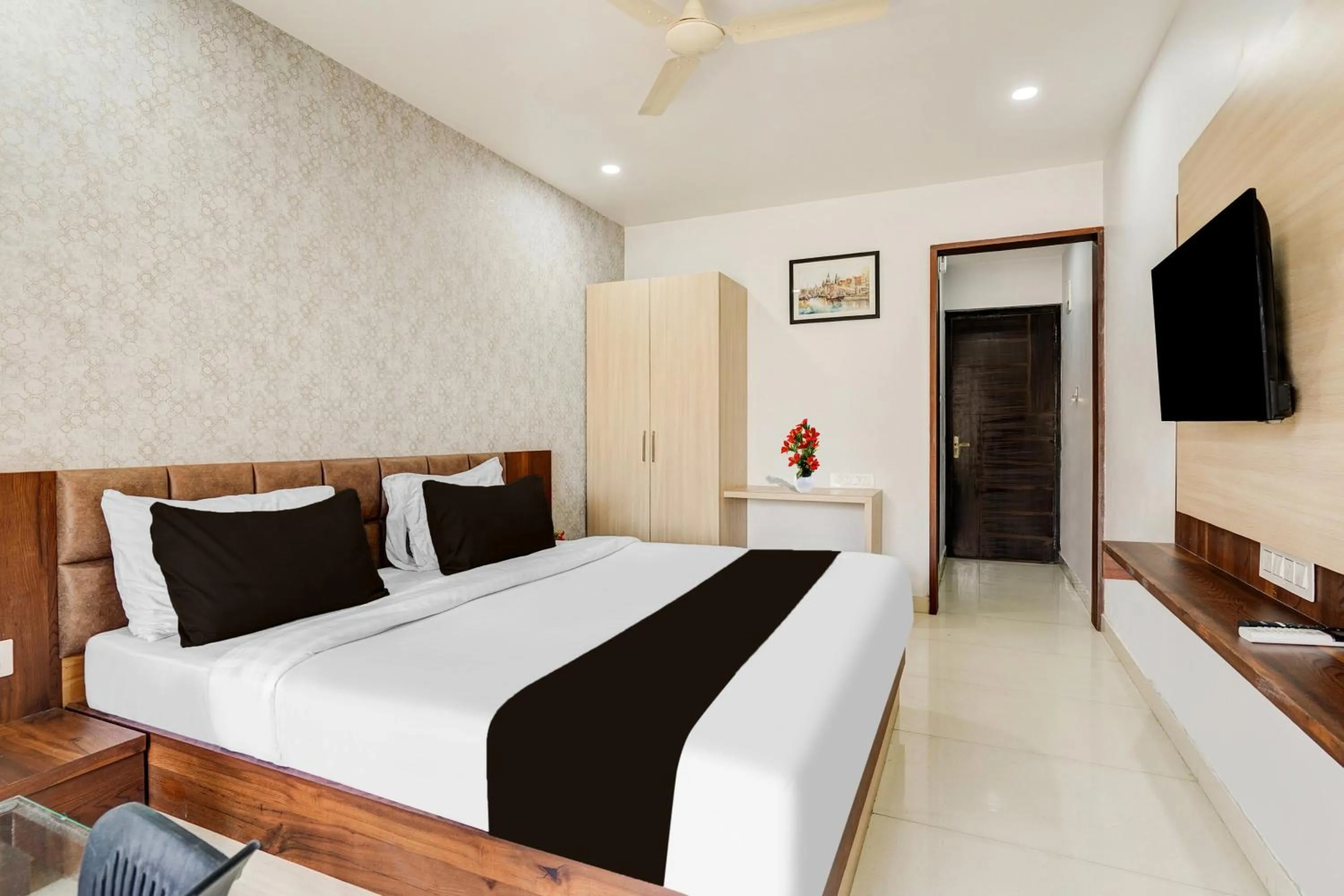 Super Townhouse Oak DLF Newtown Formerly South Square
