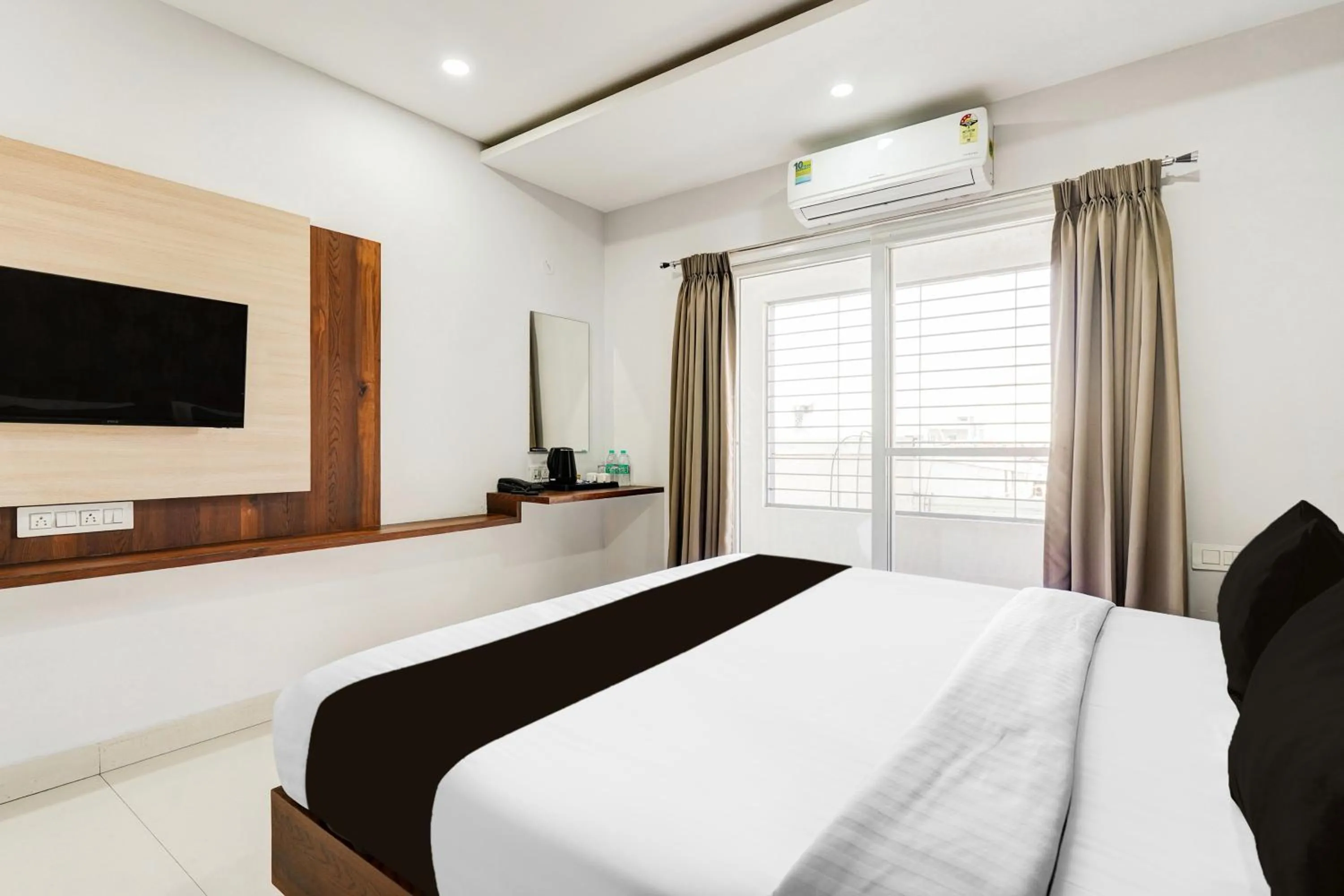 Super Townhouse Oak DLF Newtown Formerly South Square