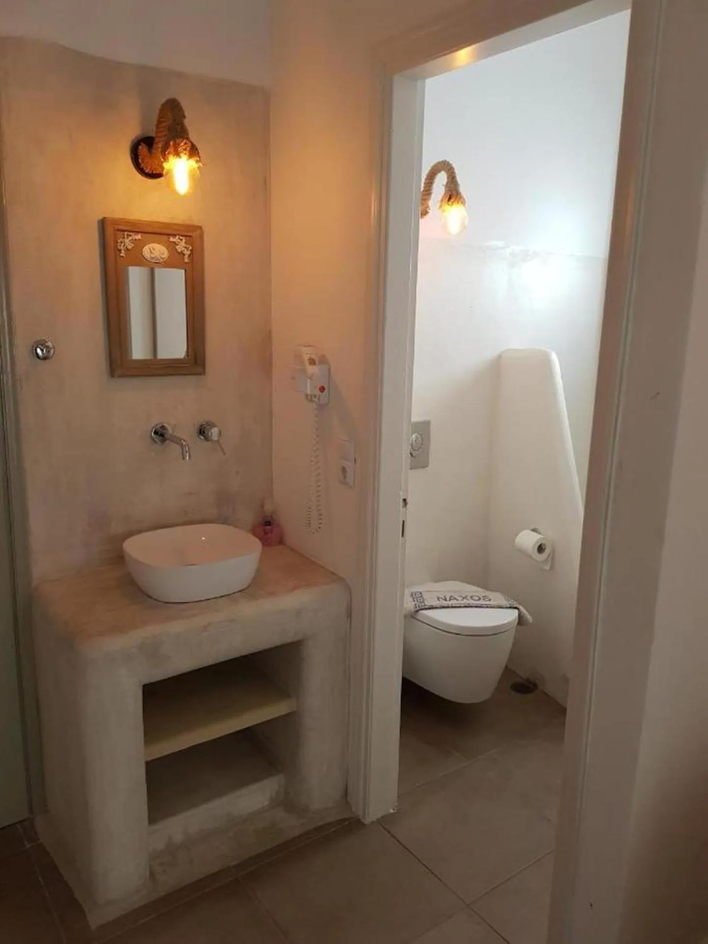 Toilet in Verykokkos Pension I