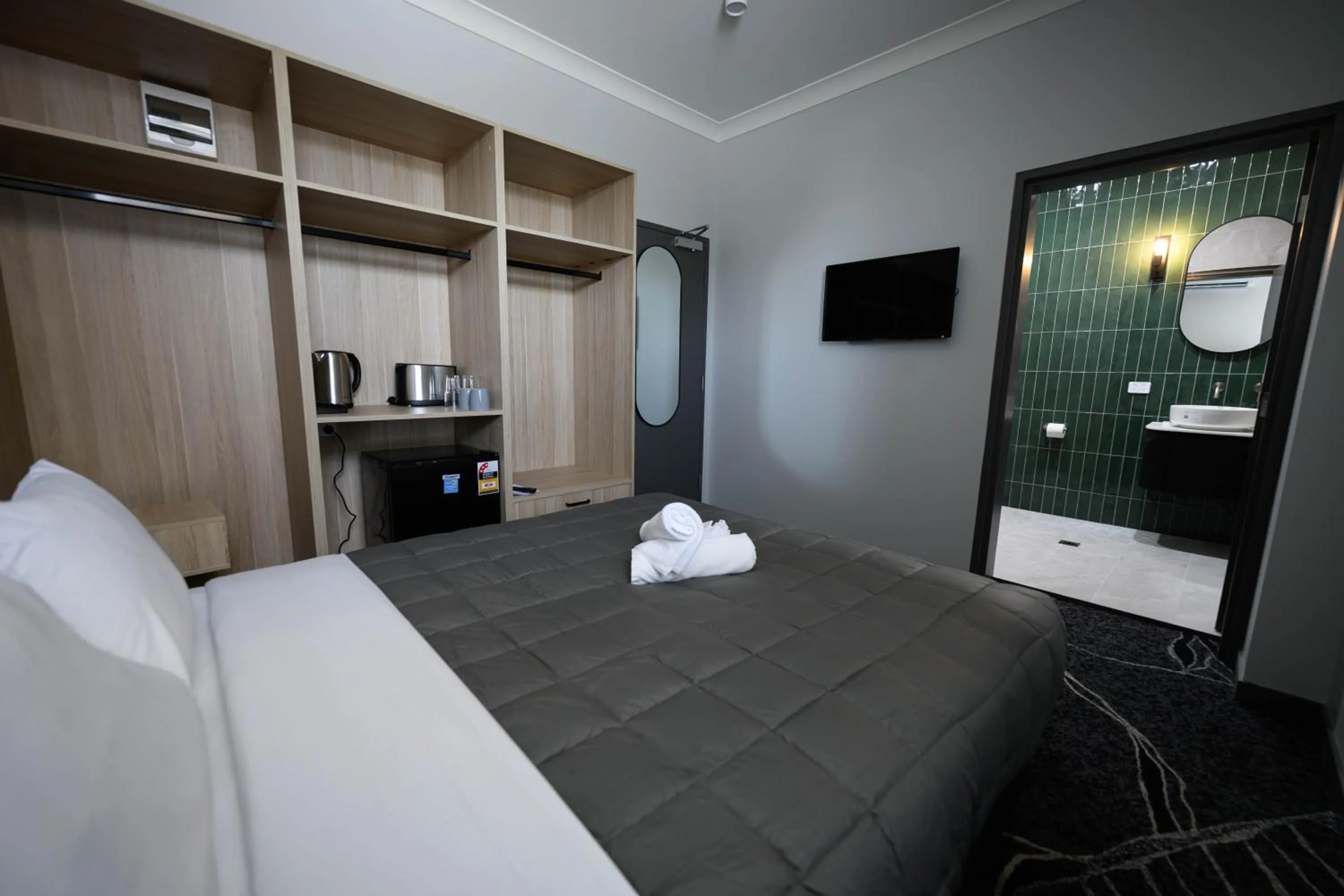 Deluxe Double or Twin Room with Balcony in Belmore Hotel Maitland