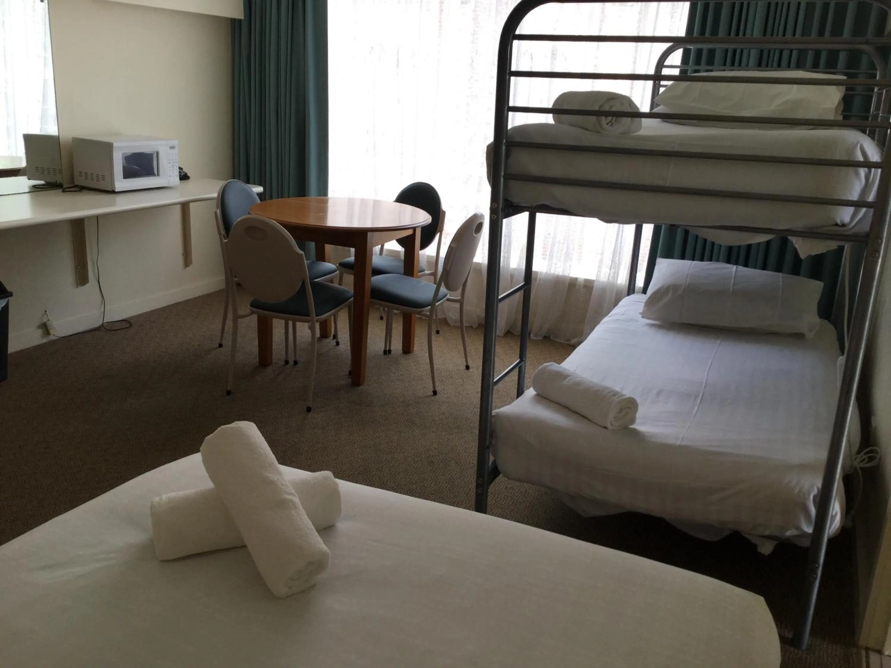 bunk bed in Aberdeen Motor Inn