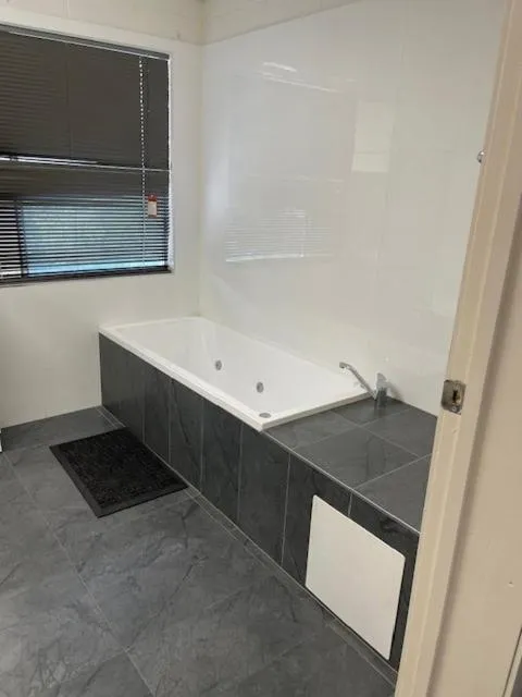 Bath in The Park Motel