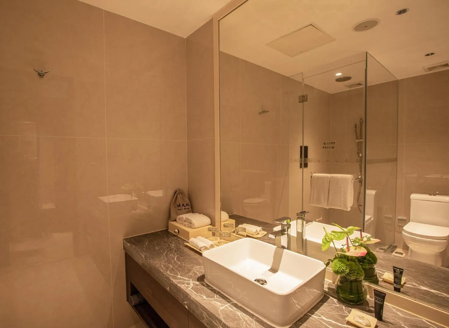 Lia Charlton Hotel Shenzhen