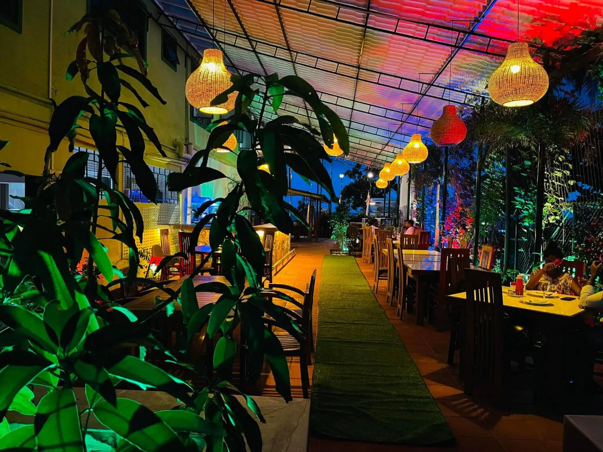 Restaurant/places to eat in Hotel Sea Line