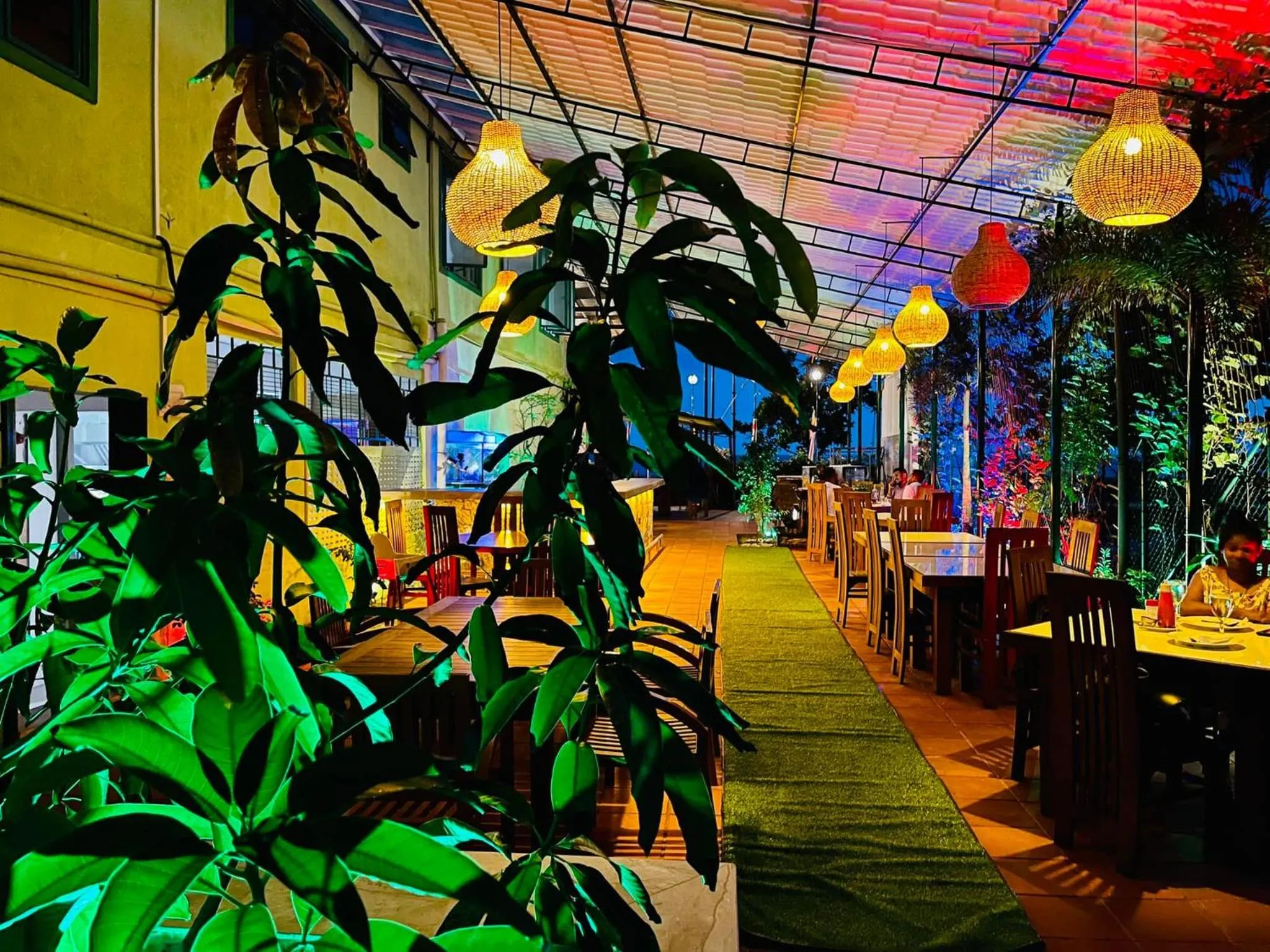 Restaurant/places to eat in Hotel Sea Line