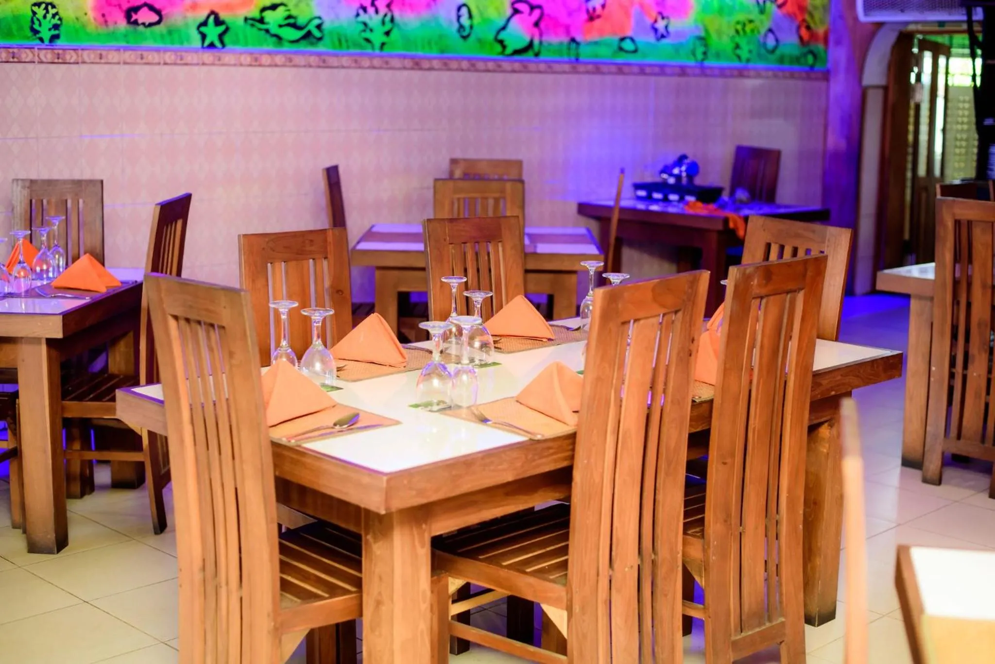 Restaurant/places to eat in Hotel Sea Line