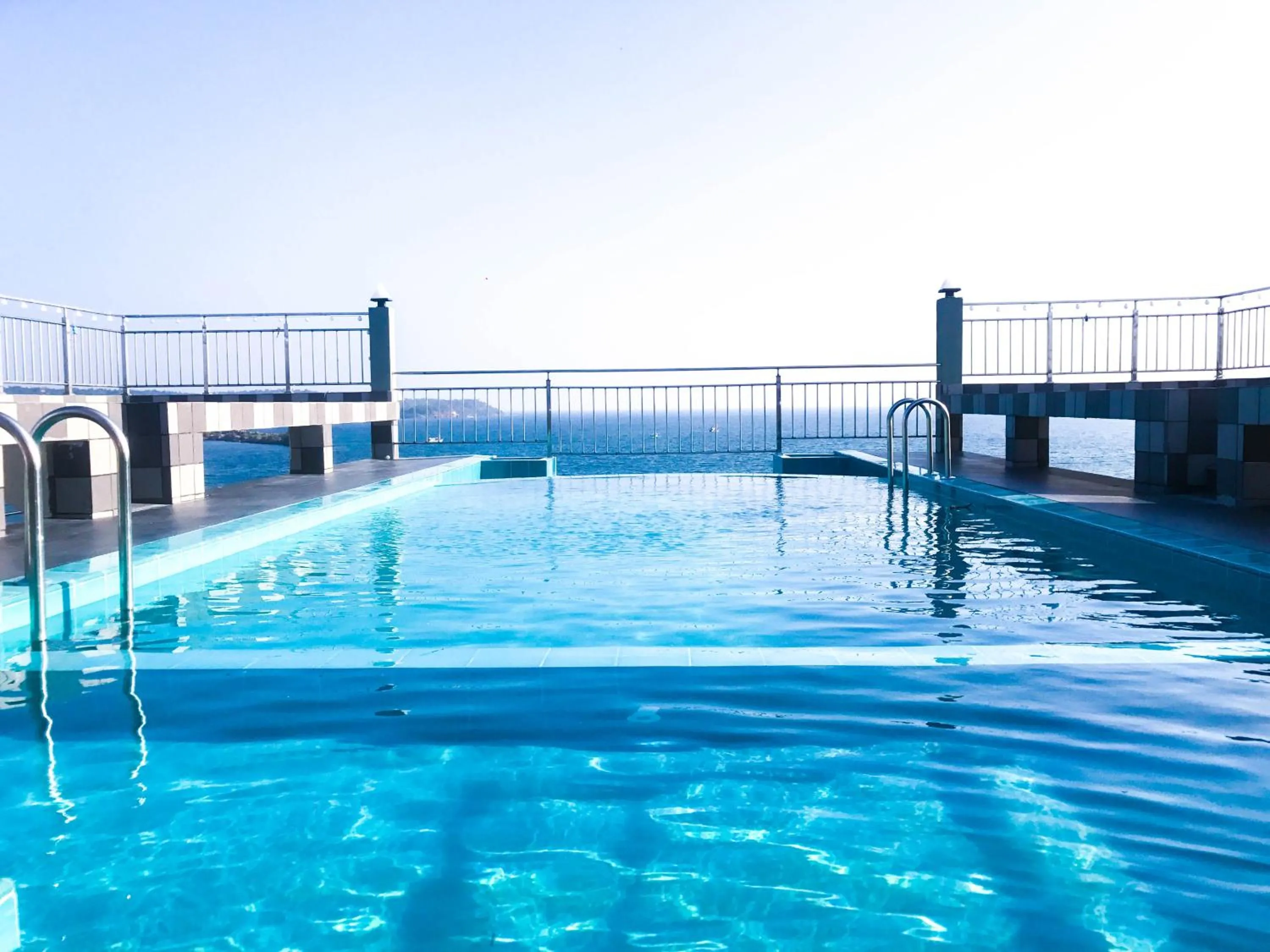 Swimming pool in Hotel Sea Line