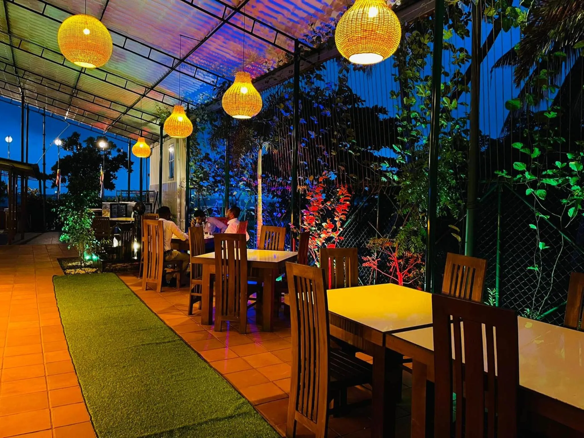 Restaurant/places to eat in Hotel Sea Line