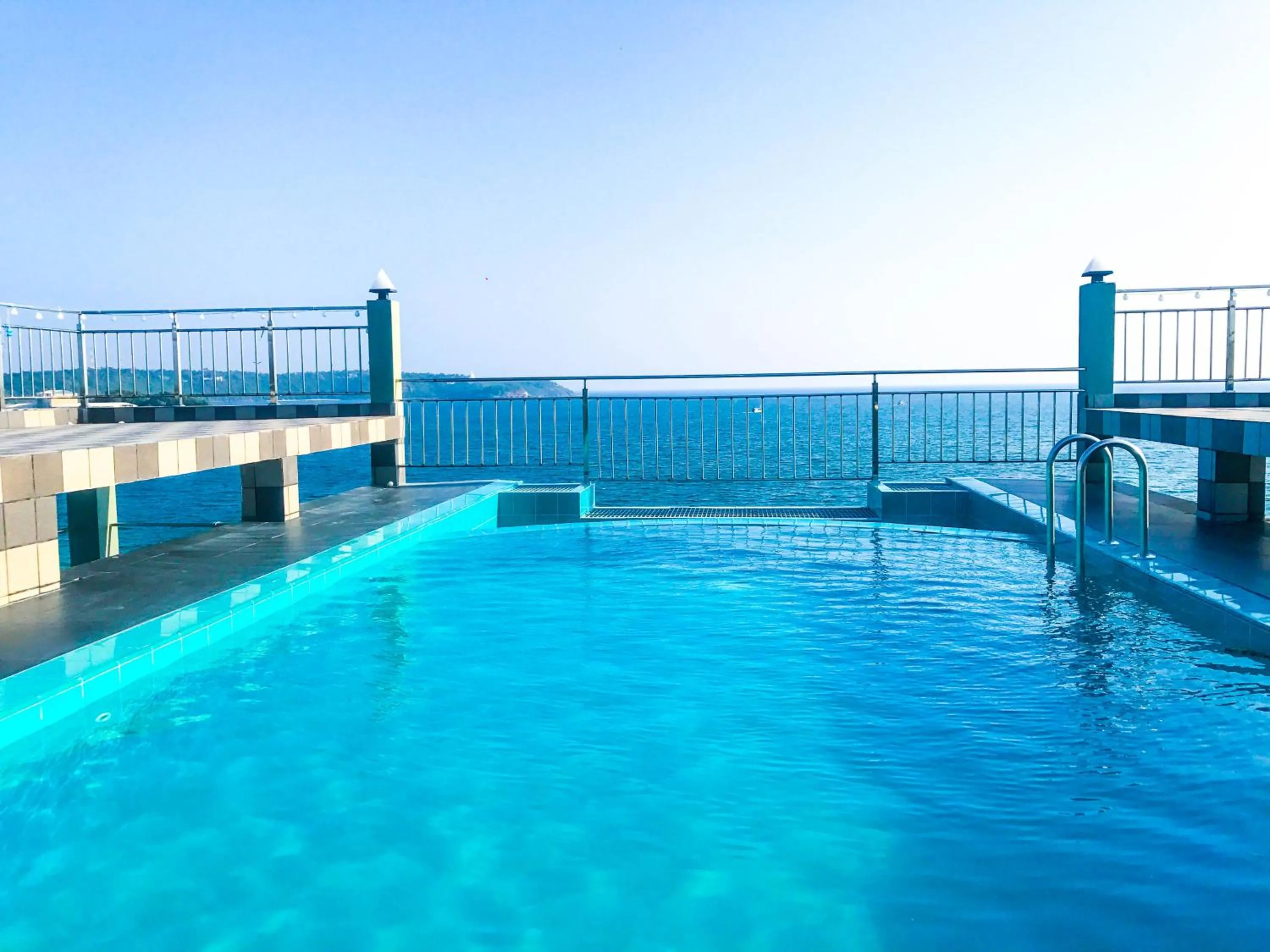 Swimming pool in Hotel Sea Line