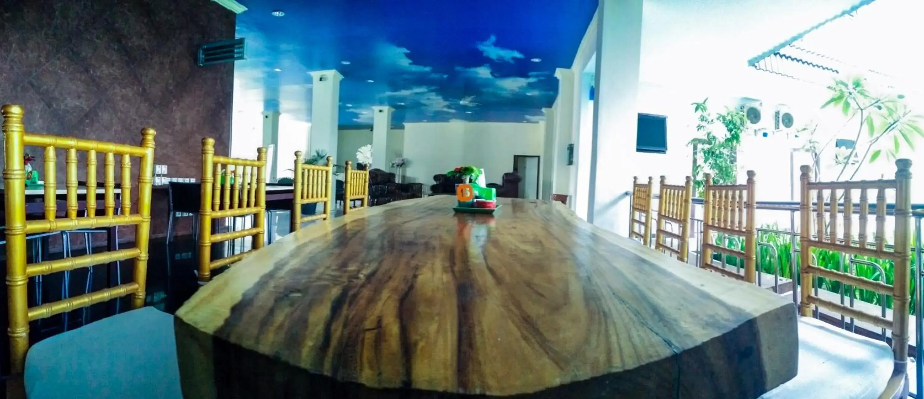 Restaurant/places to eat in Mahkota Hotel Restaurant/places to eat in Mahkota Hotel