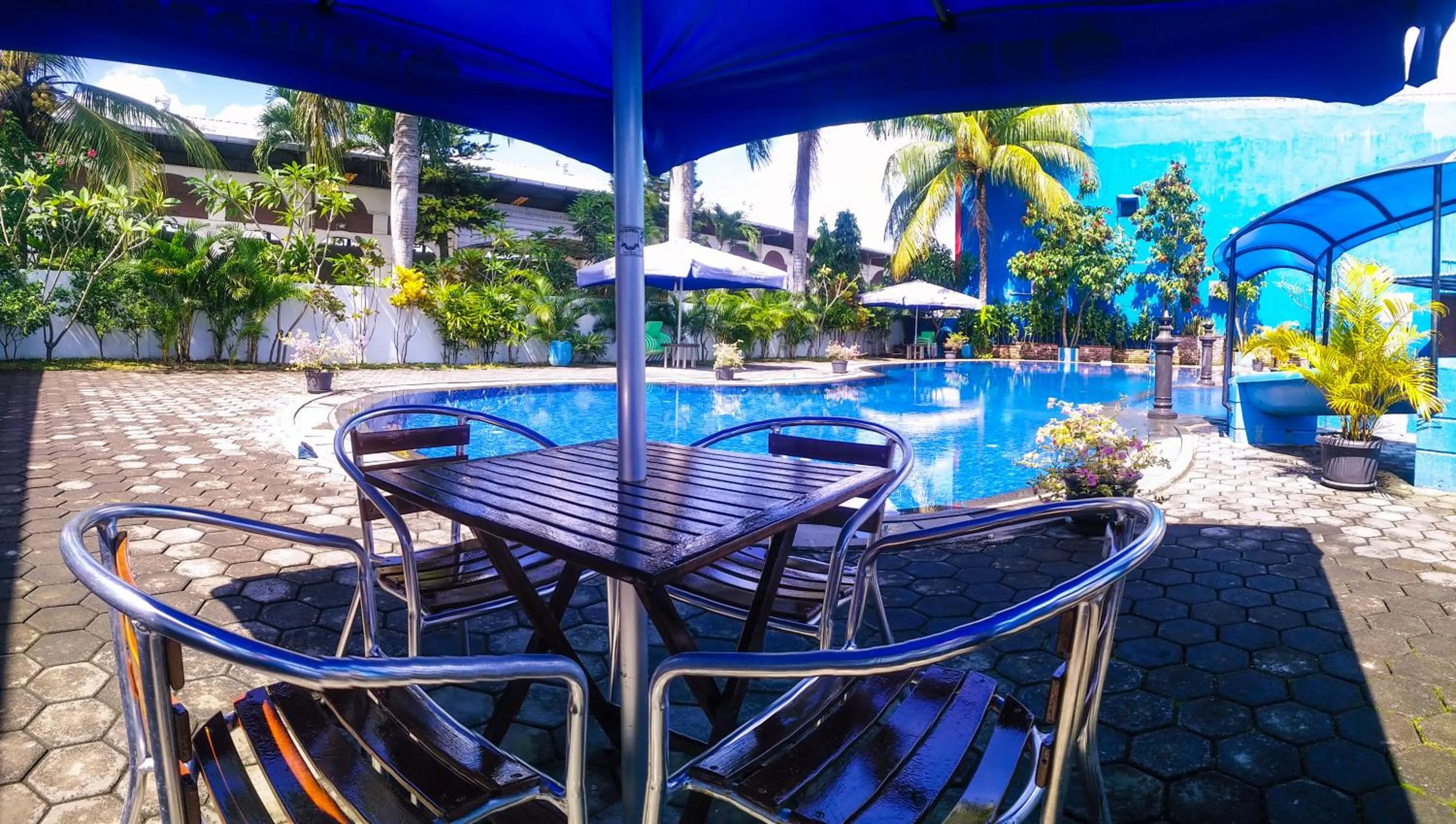 Swimming pool in Mahkota Hotel