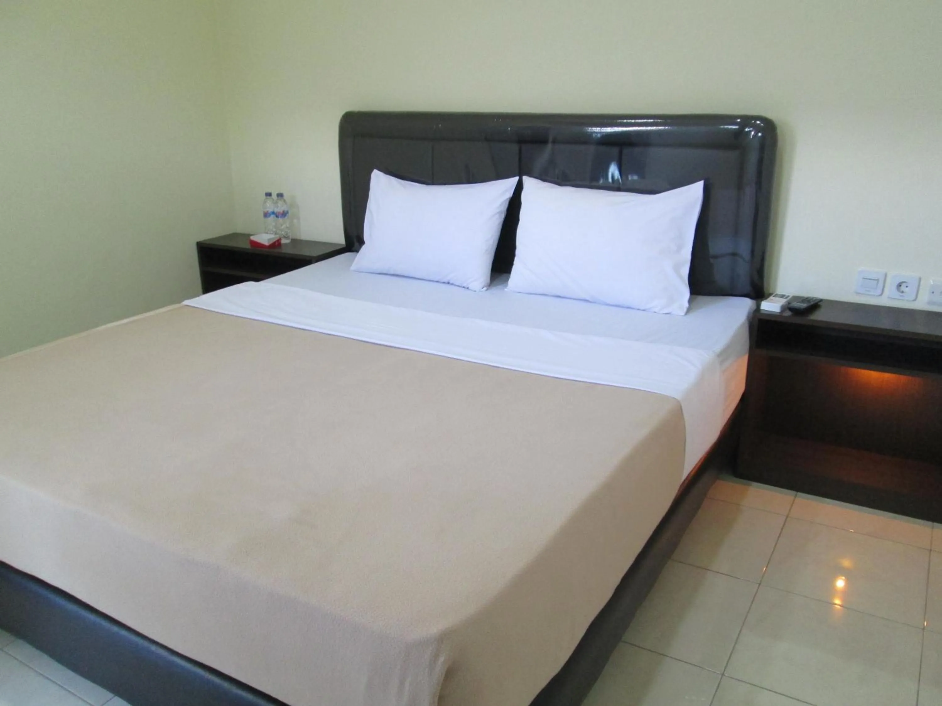 Bed in Mahkota Hotel
