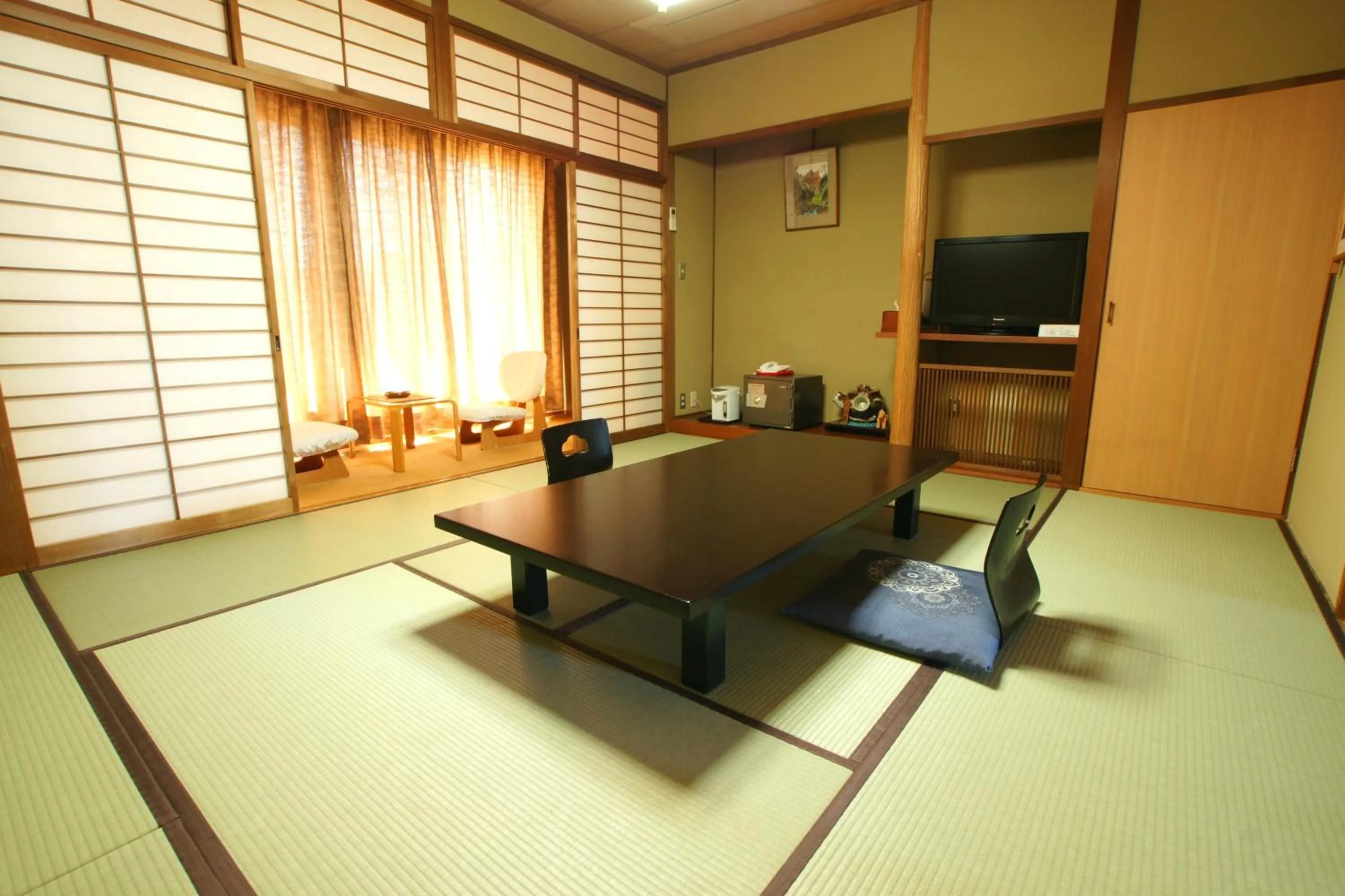 Photo of the whole room in Imakuni Ryokan