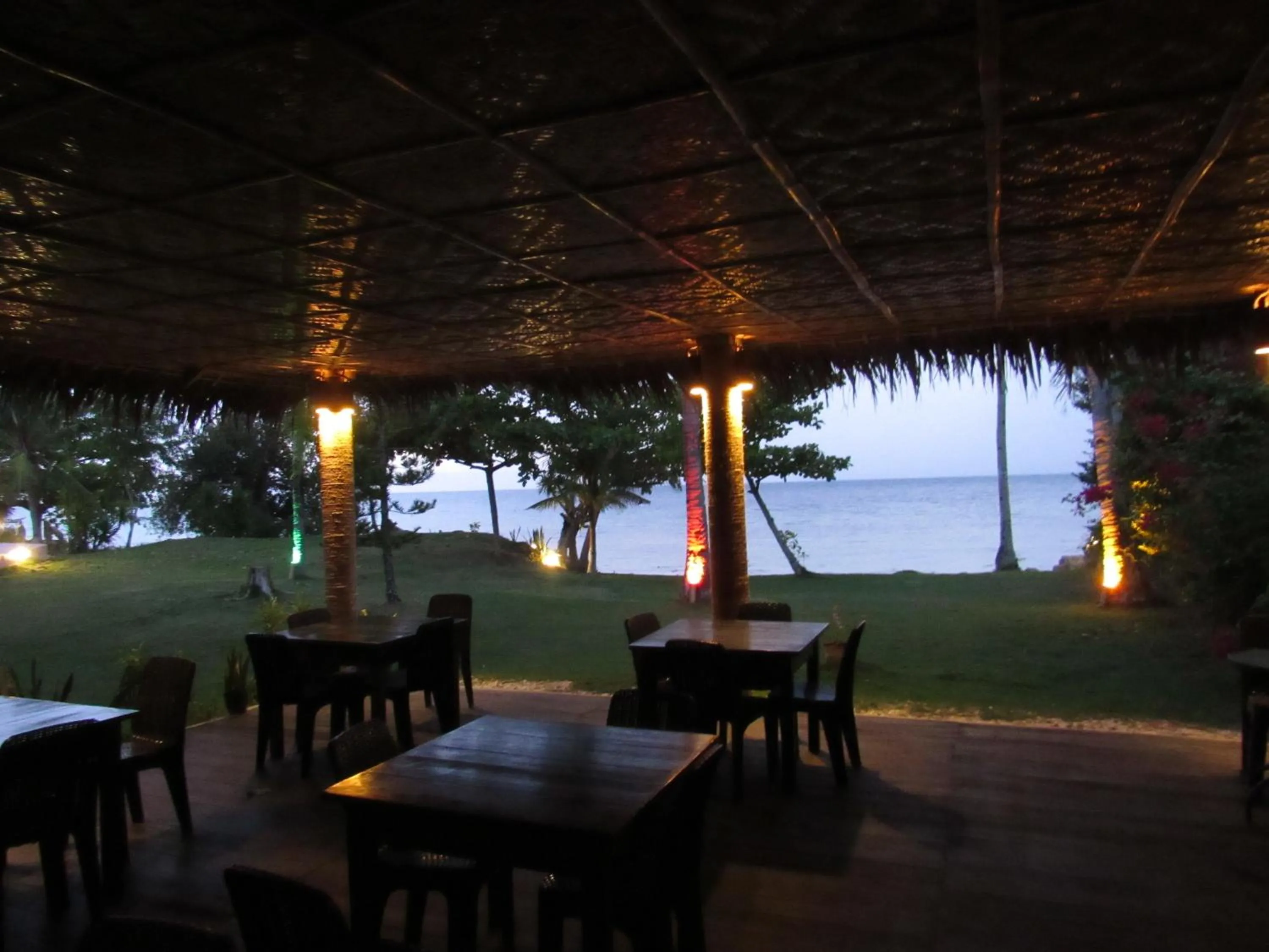 Restaurant/places to eat in DACOZY Beach Resort