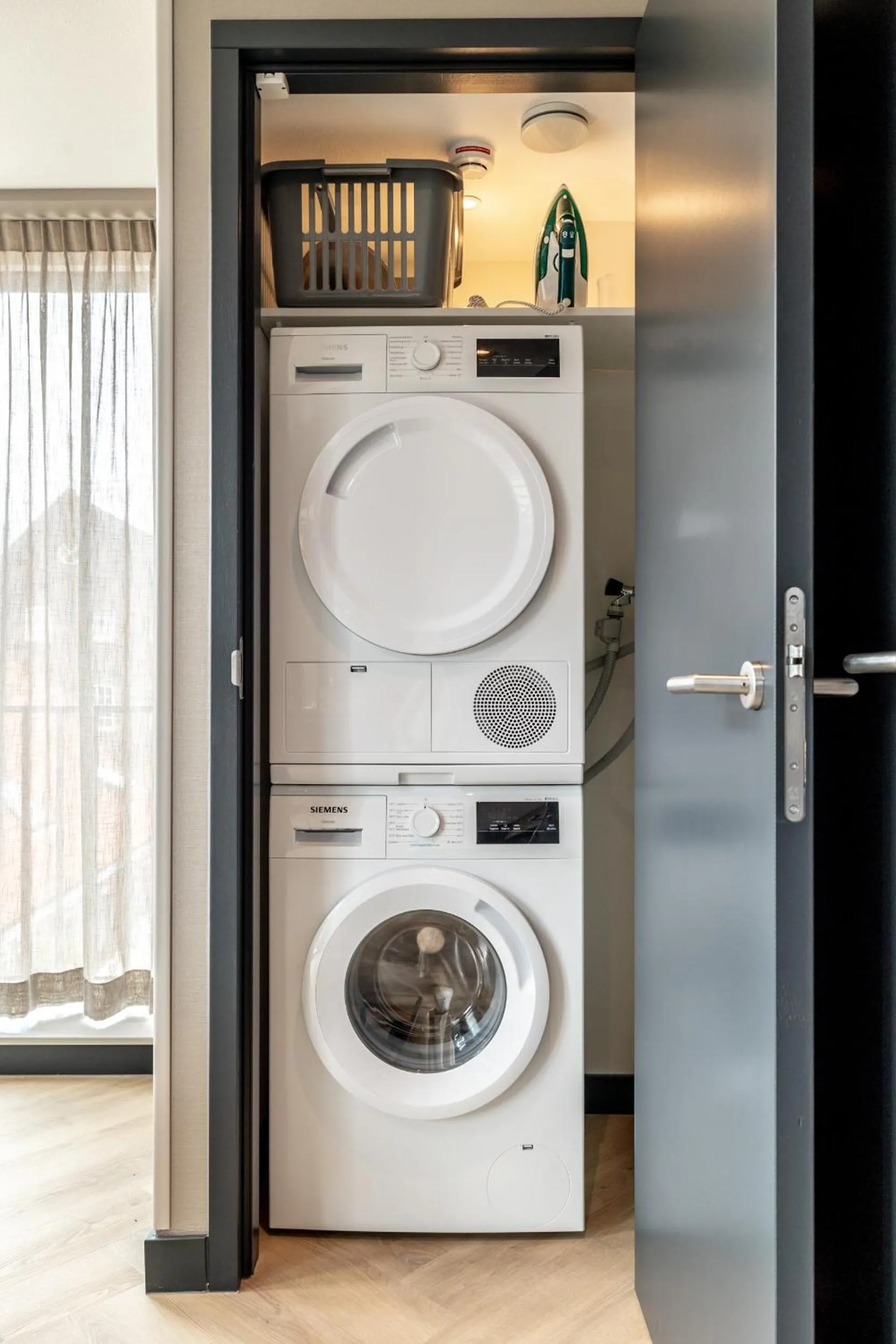 washing machine in BizStay Delft
