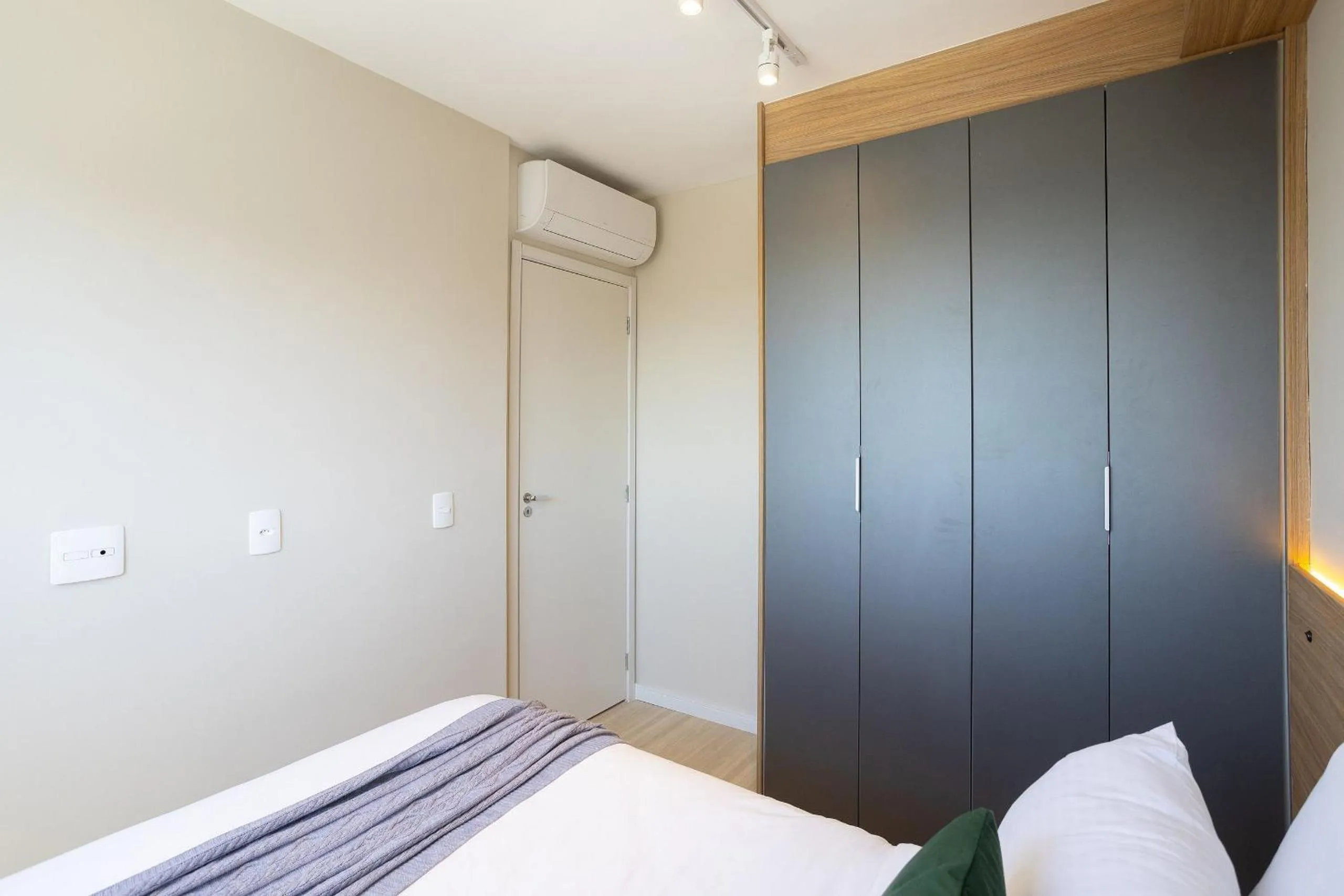 Bedroom, Bed in Composite Moema