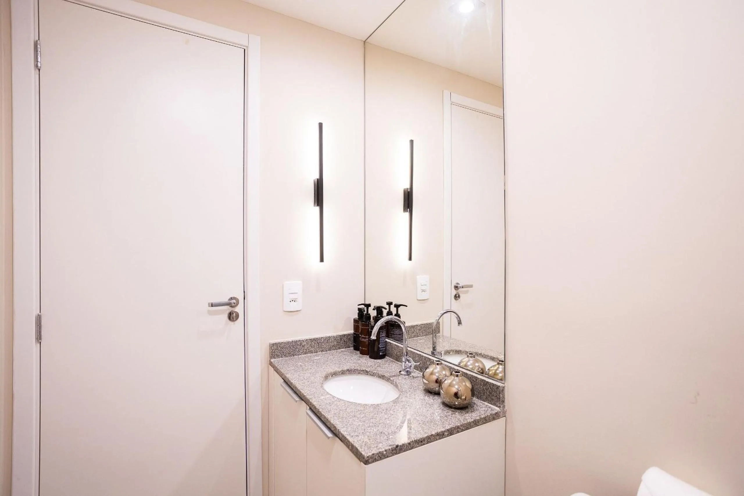 Toilet in Composite Moema